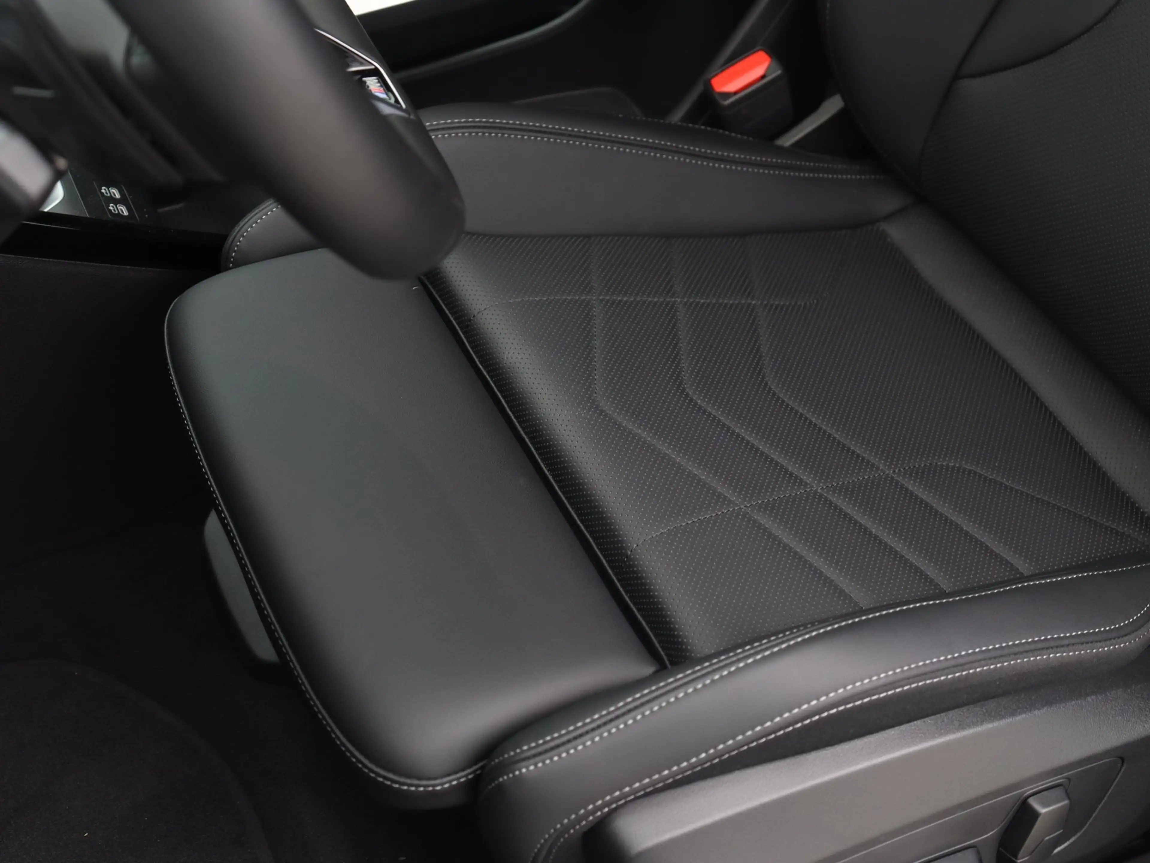 BMW iX1 xDrive30 67 kWh — photo 15