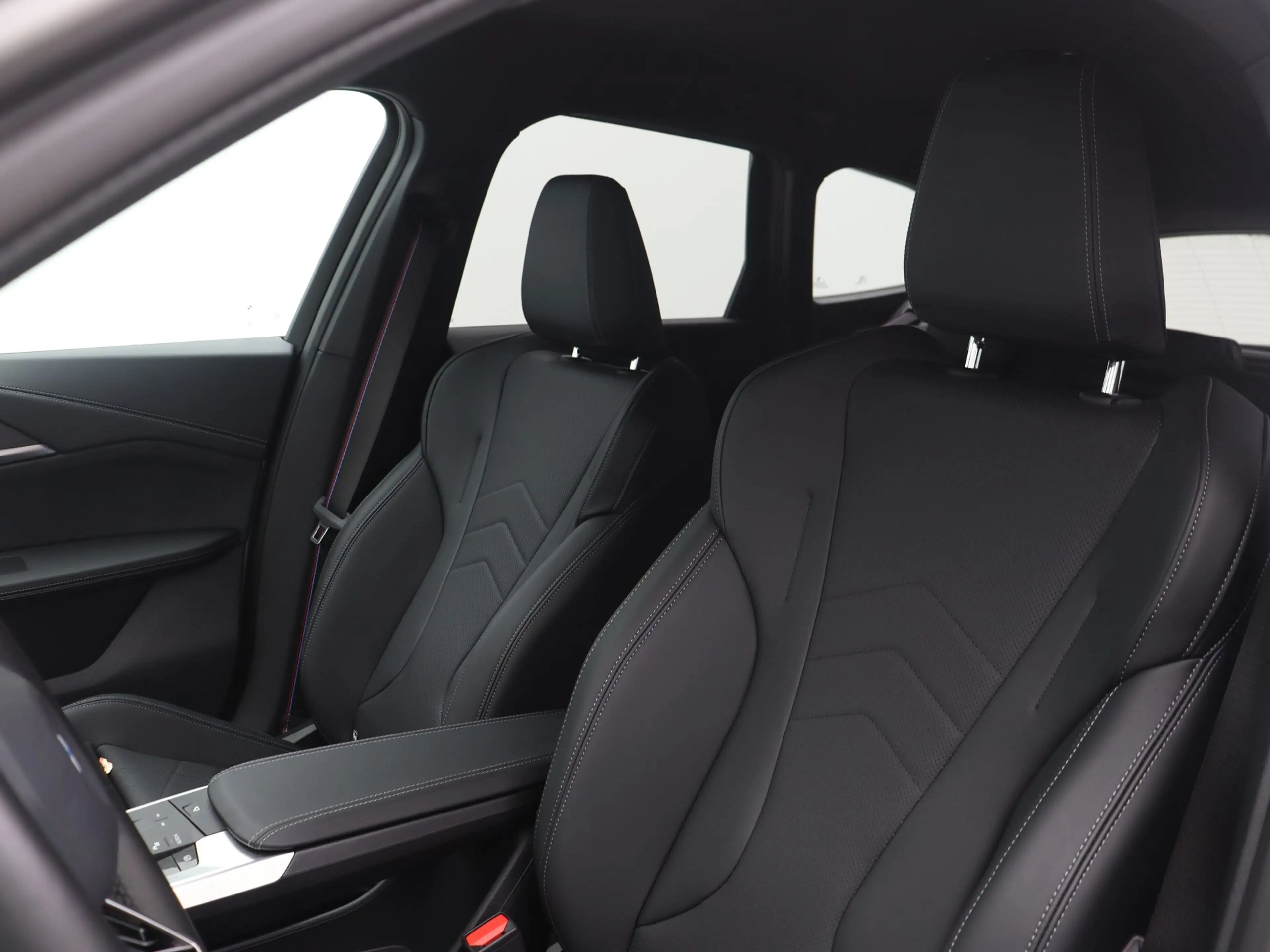 BMW iX1 xDrive30 67 kWh — photo 4