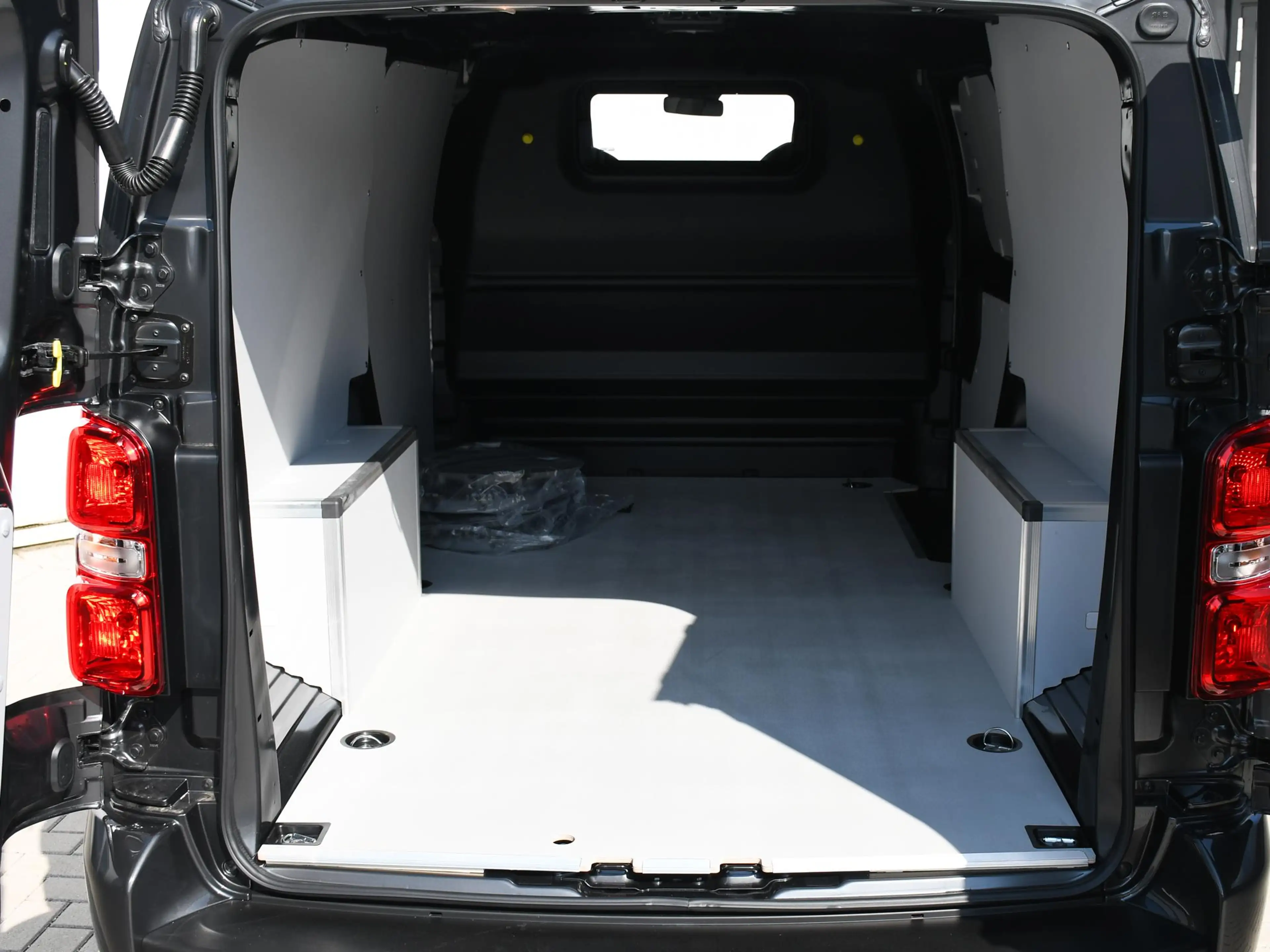 Opel Vivaro-e Electric STX Edition L3H1 75 kWh 136pk Automaat SP — photo 15