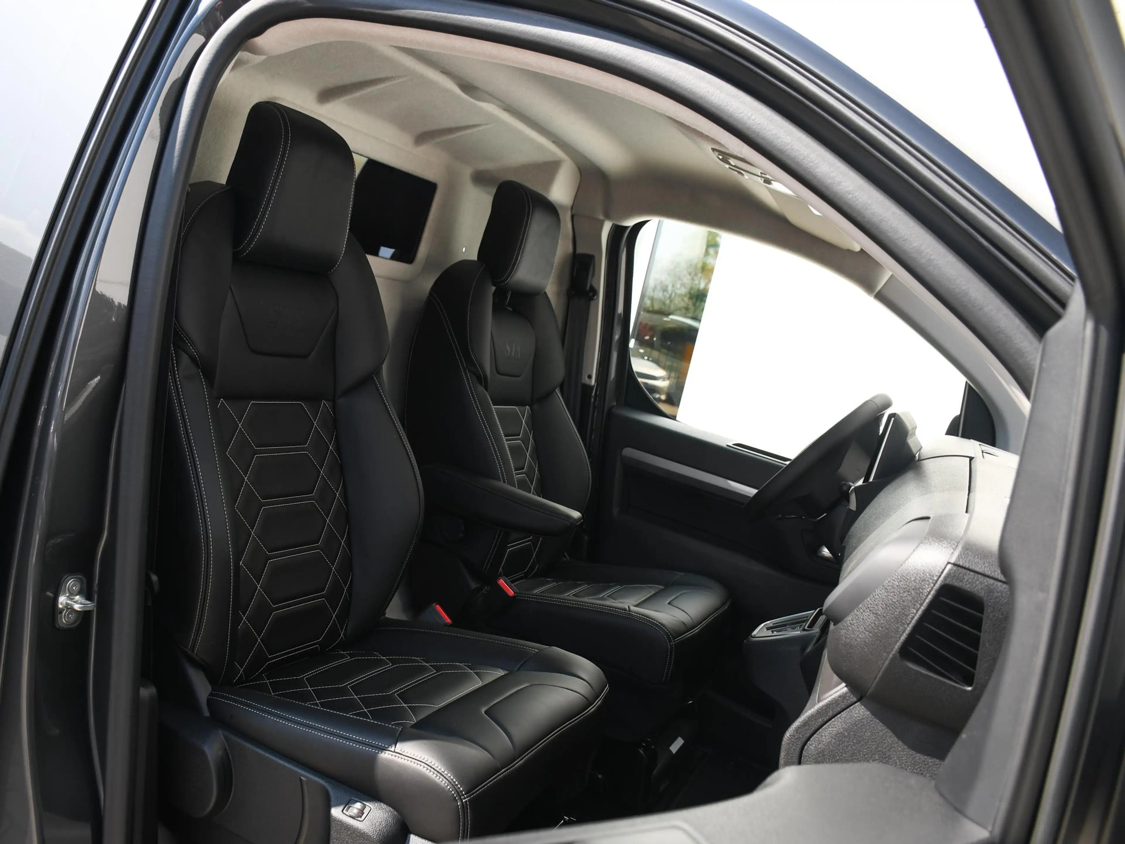 Opel Vivaro-e Electric STX Edition L3H1 75 kWh 136pk Automaat SP — photo 11