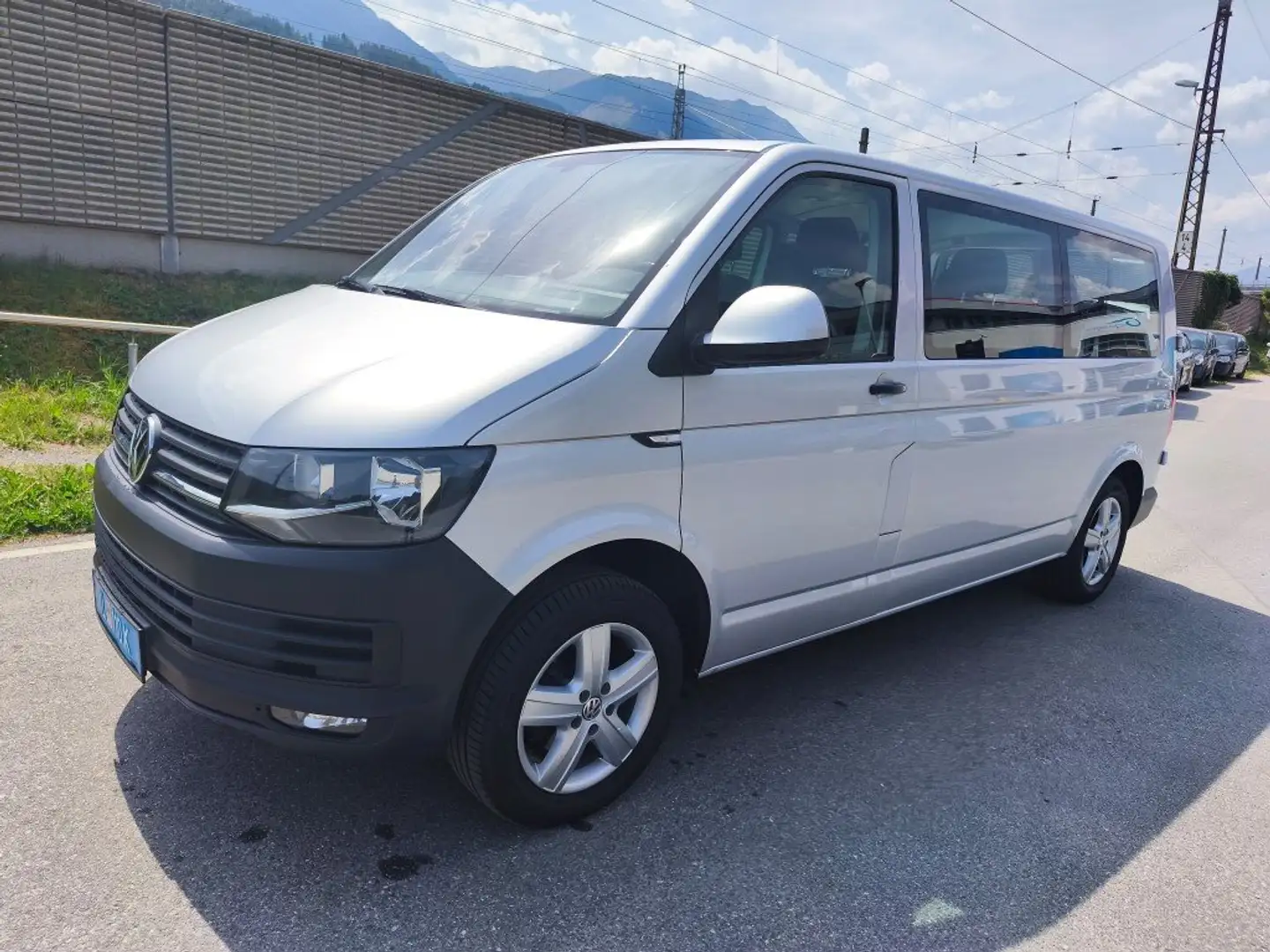 Volkswagen T6 Kombi 4 Motion 150 PS TDI Silber - 1