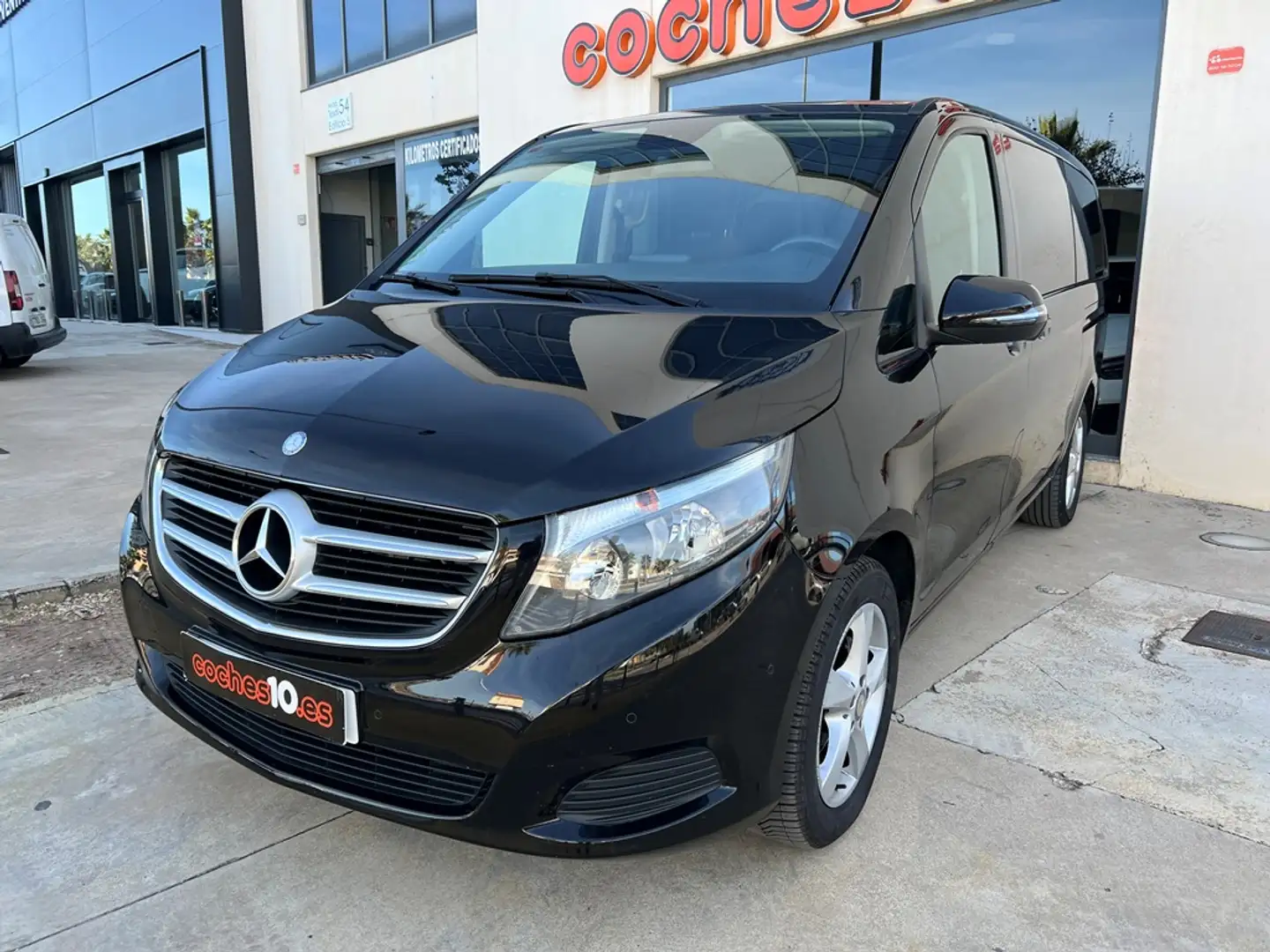 Mercedes-Benz V 220 220d Largo Avantgarde 7G Tronic Negro - 2