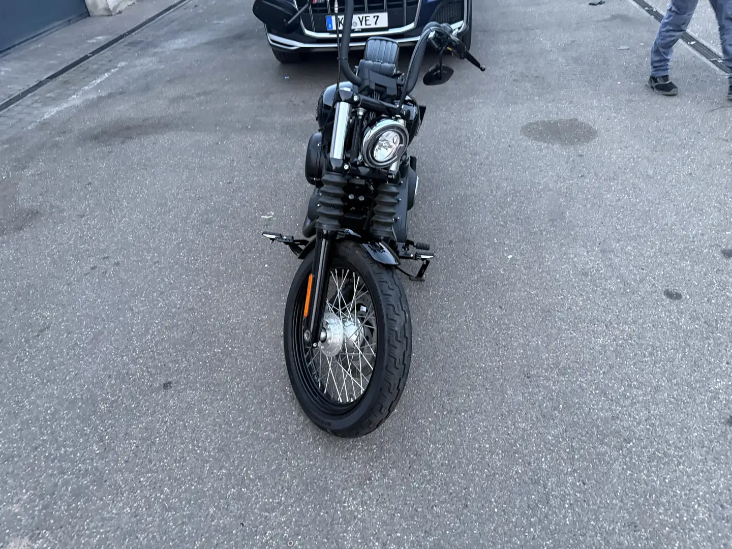 Harley-Davidson Street Bob Black 107 - 2