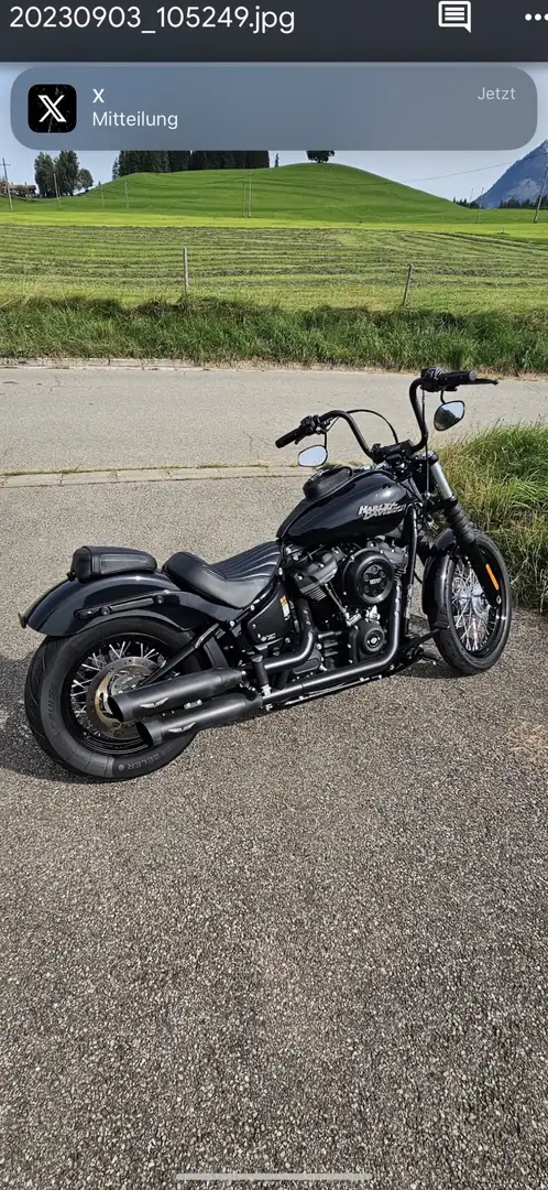 Harley-Davidson Street Bob Black 107 - 1