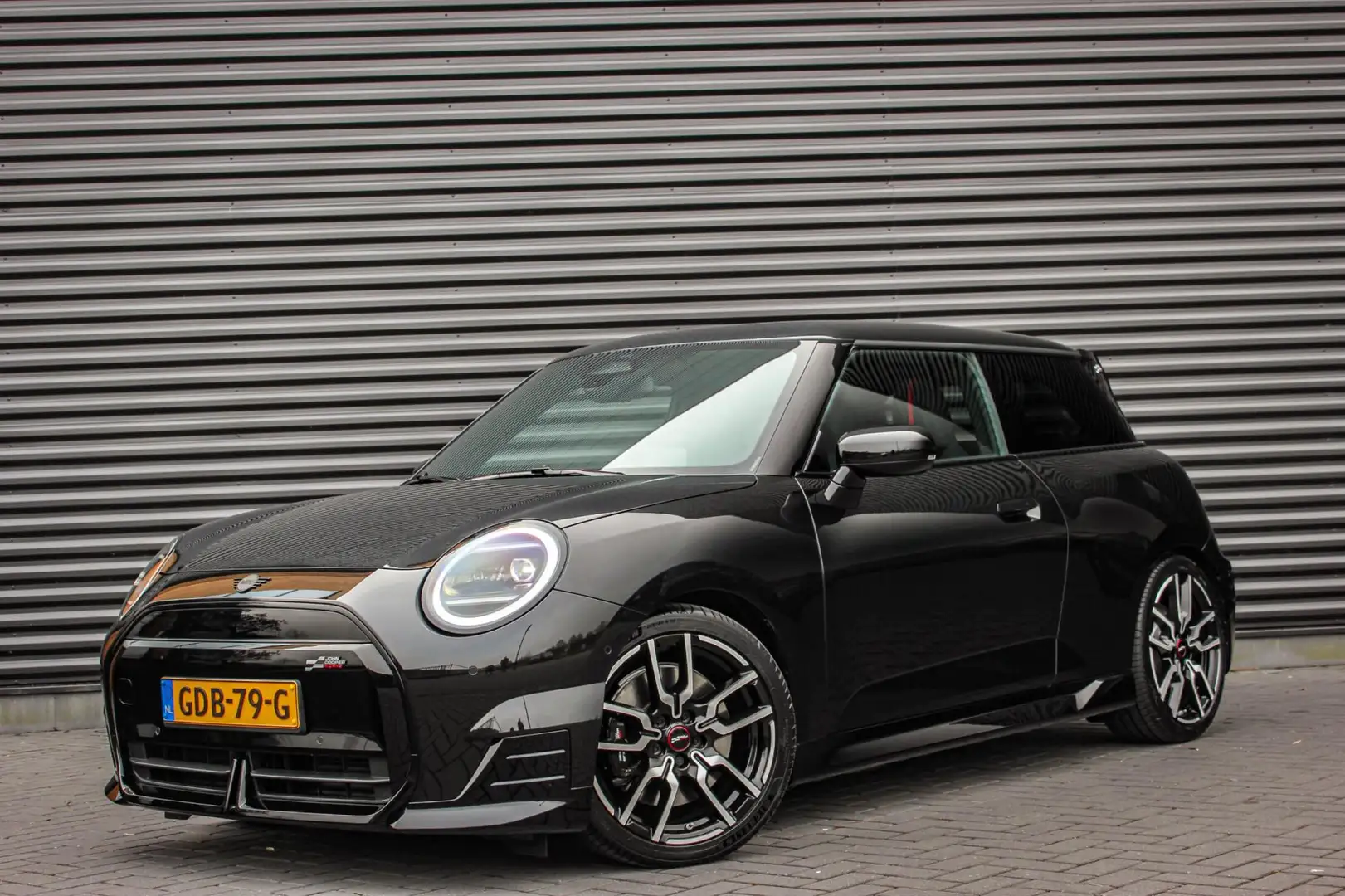 MINI John Cooper Works Mini E Cooper M 40.7 kWh / VERLAGINGSVEREN / INCL. Чорний - 1