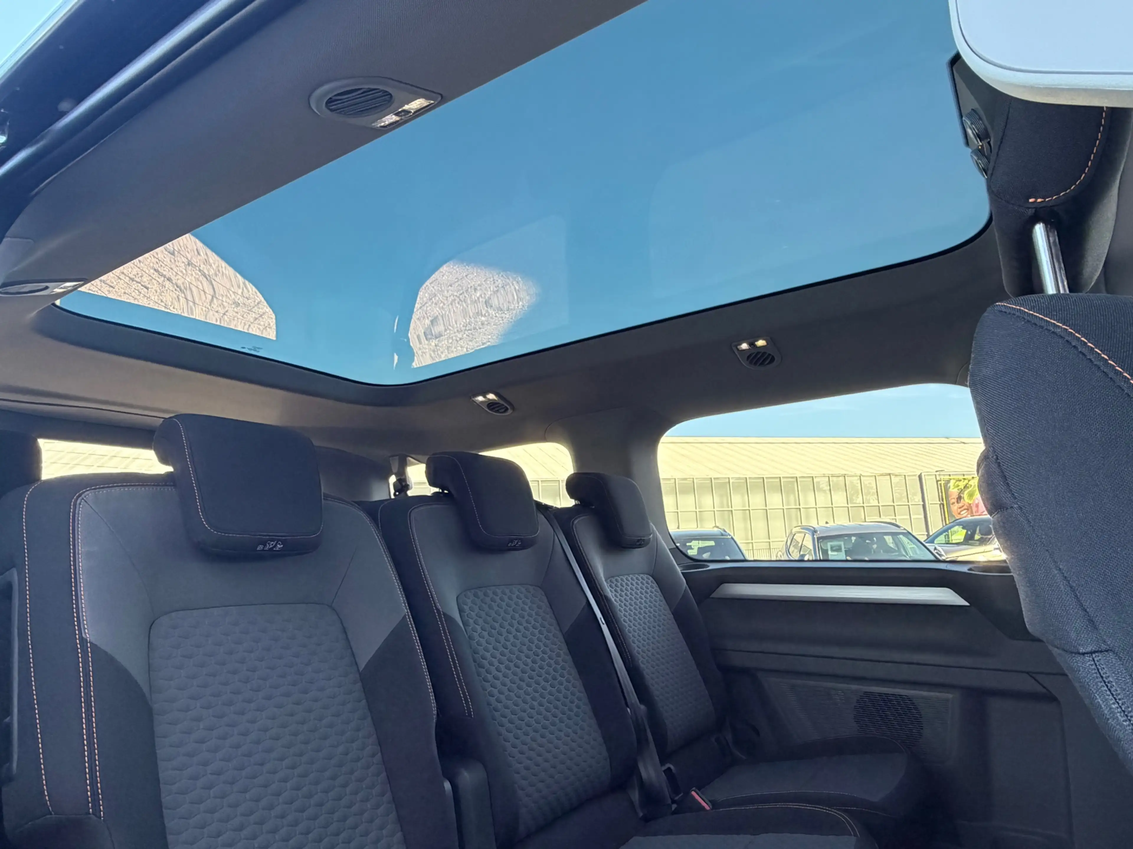 Volkswagen Transporter E-Transporter Caravelle PanAmericana 218PK | 8-Zit — photo 3