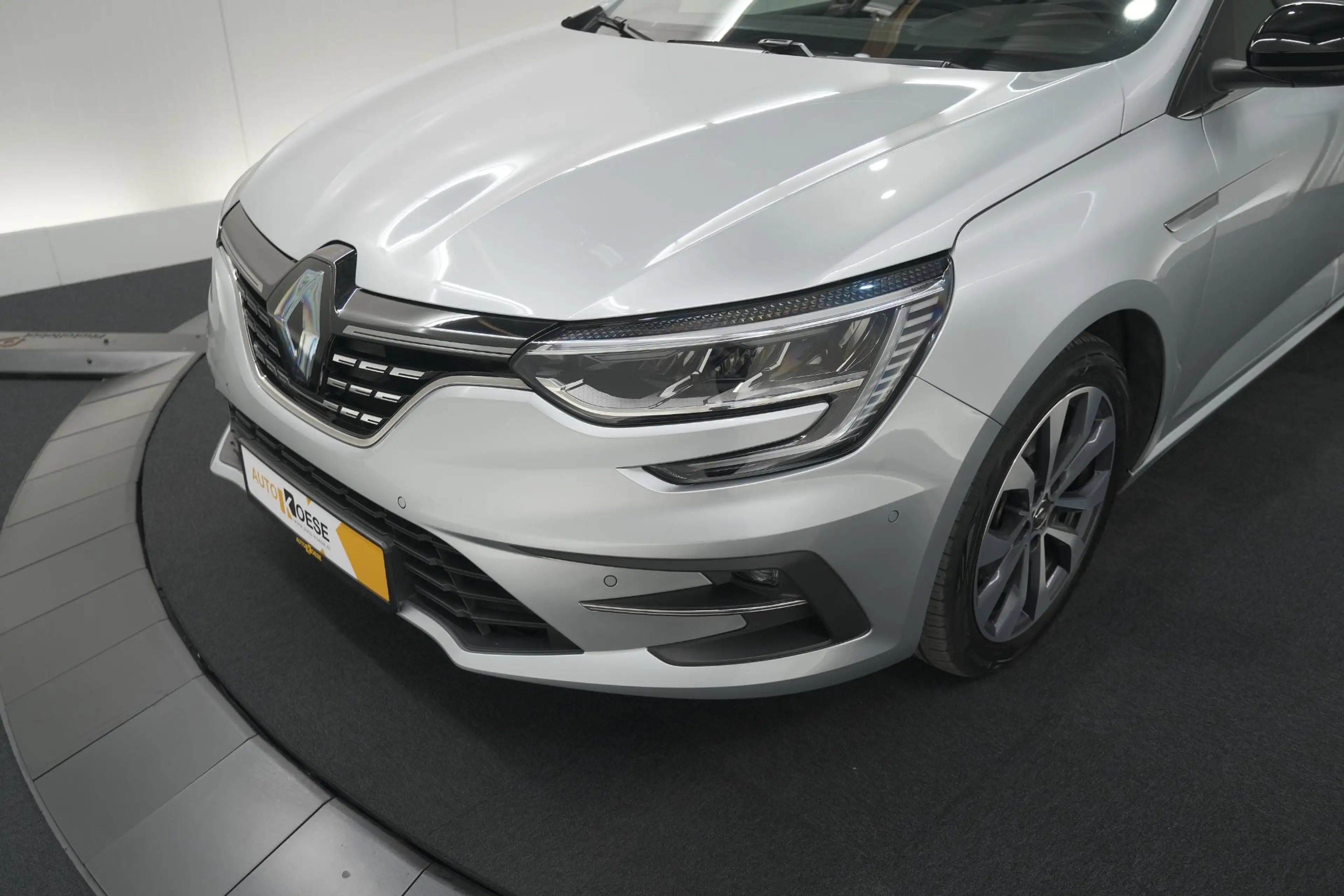 Renault Megane Estate TCe 140 EDC Techno | Dodehoekdetectie | Cam — photo 10