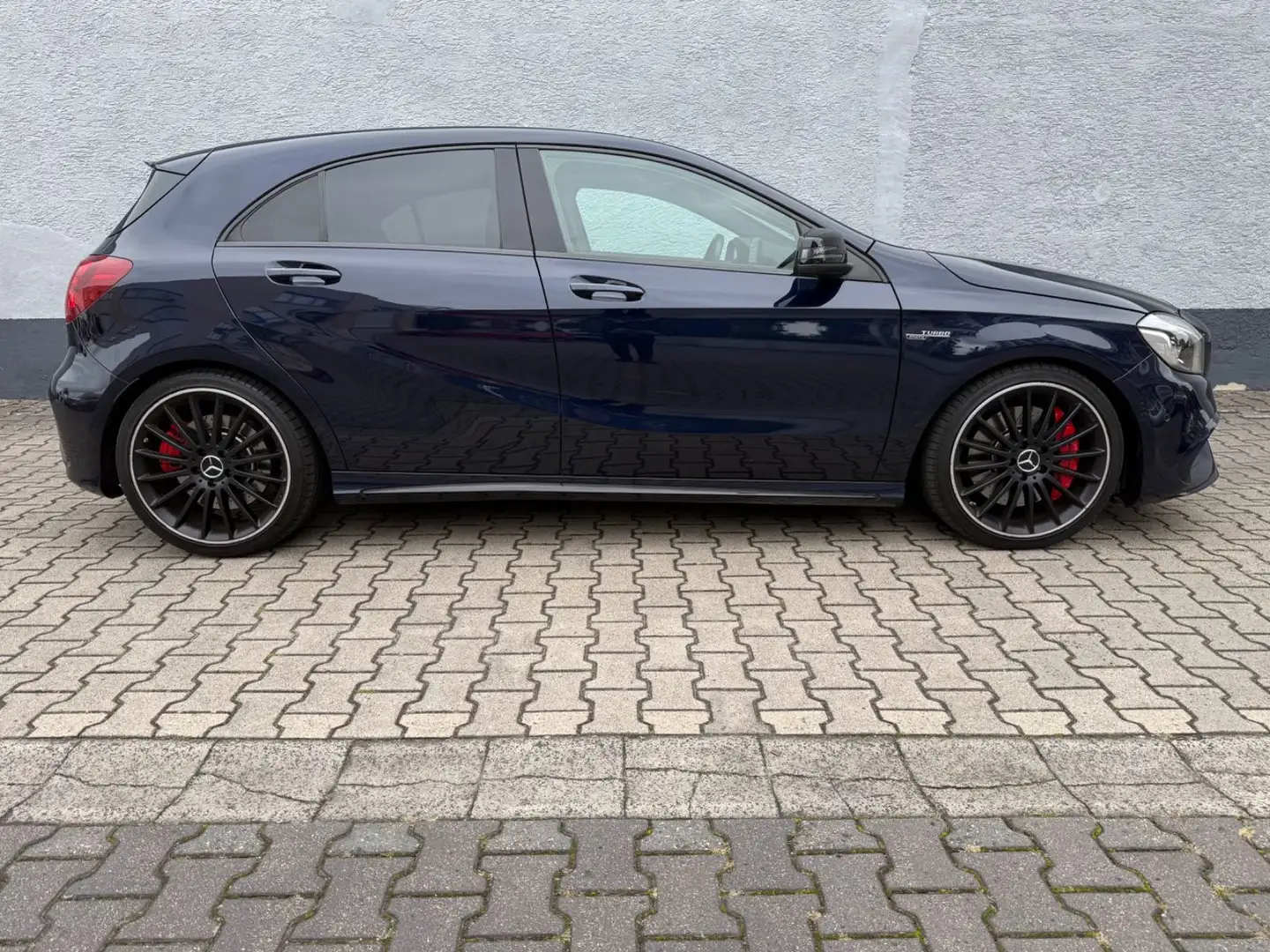 Mercedes-Benz A 45 AMG 4Matic/H&K/Pano/SAGA/RFK/Driver's P Blau - 2