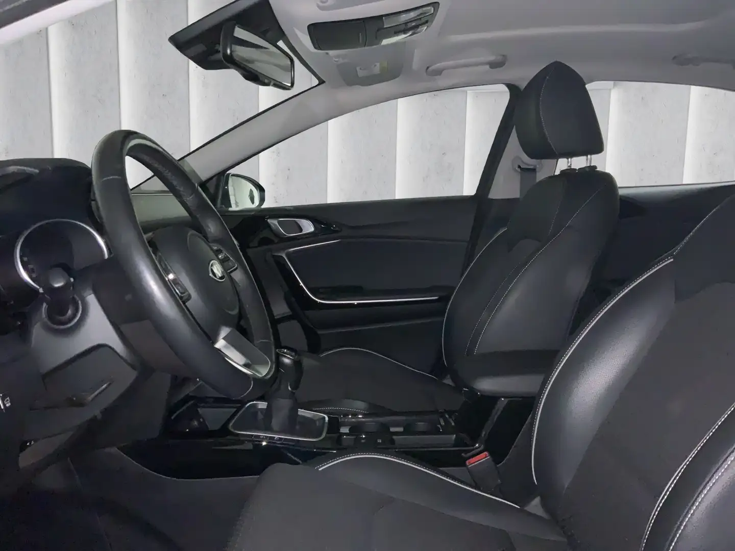 Kia XCeed 1.4 T-GDI Spirit (EURO 6d-TEMP) Grijs - 2