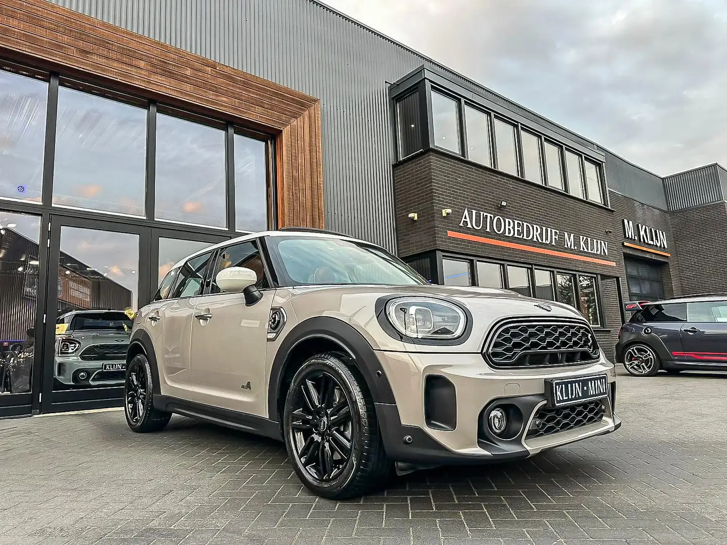 MINI Cooper SE Countryman Mini 2.0 ALL4 Business Edition 220pk Rooftopgrey/C Grijs - 1