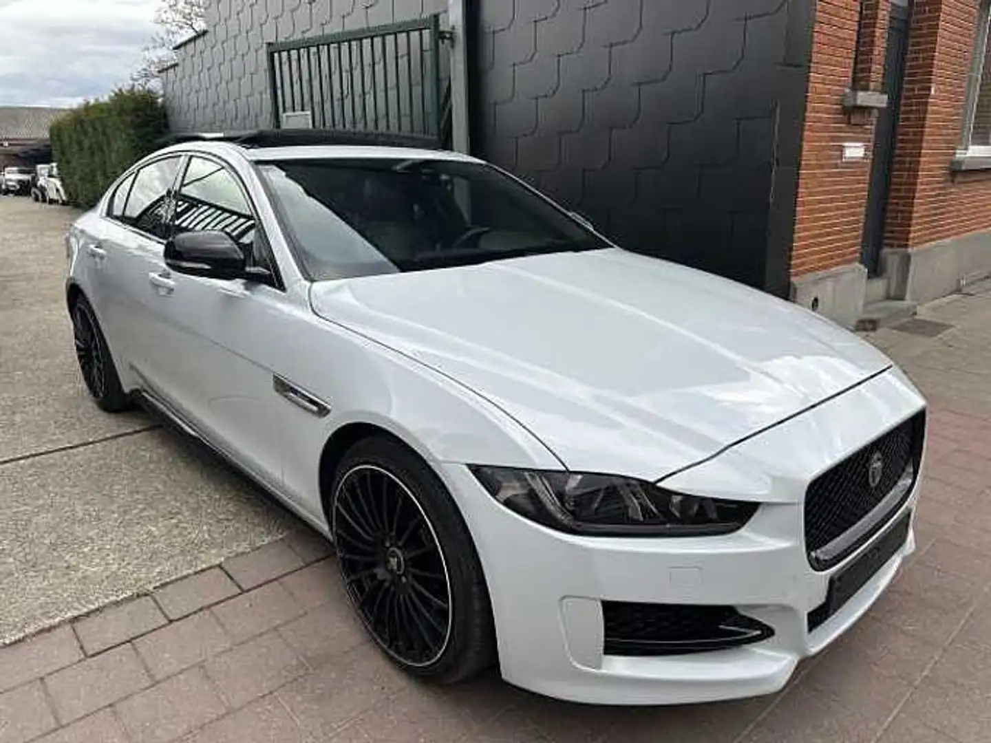 Jaguar XE 2.0 Diesel R-Sport Aut. 180 - 1