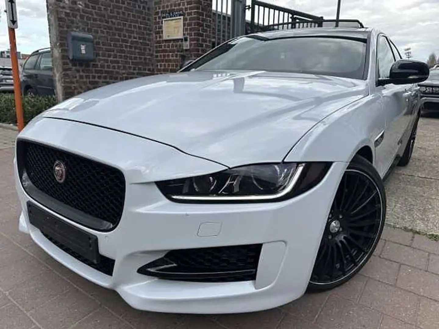 Jaguar XE 2.0 Diesel R-Sport Aut. 180 - 2