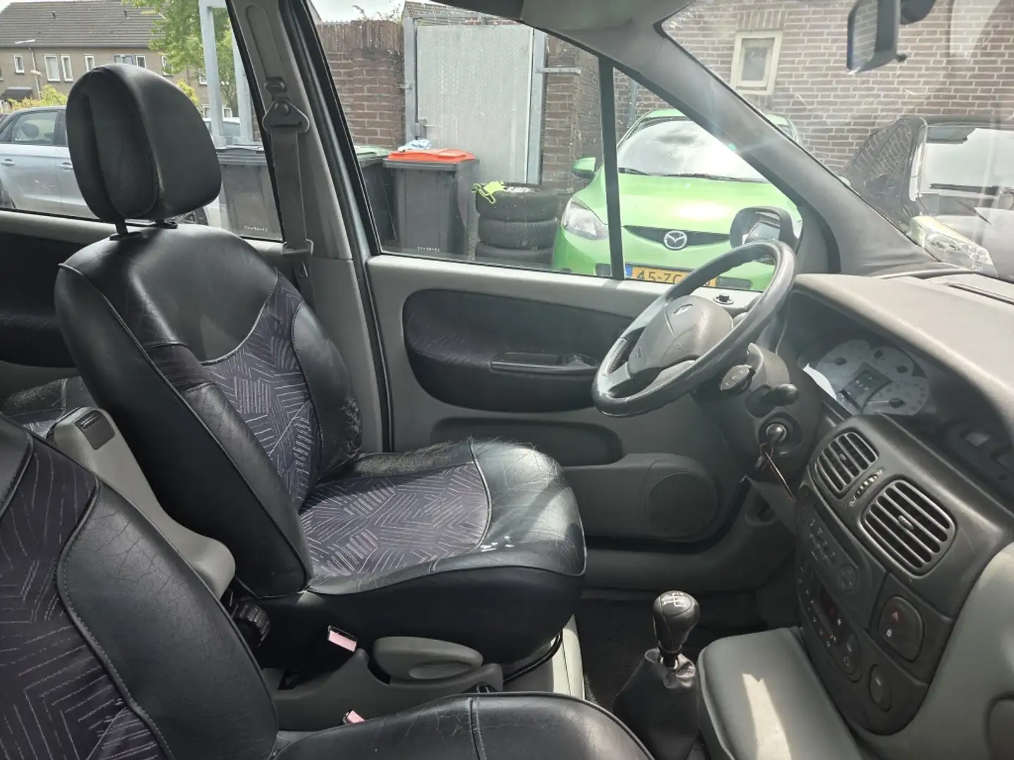 Renault Scenic 2.0-16V Expr. Sport Gris - 2