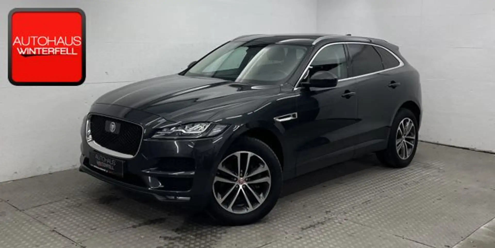 Jaguar F-Pace 30d PORTFOLIO AWD PANO+LED+MEMO+INCONTROL siva - 1