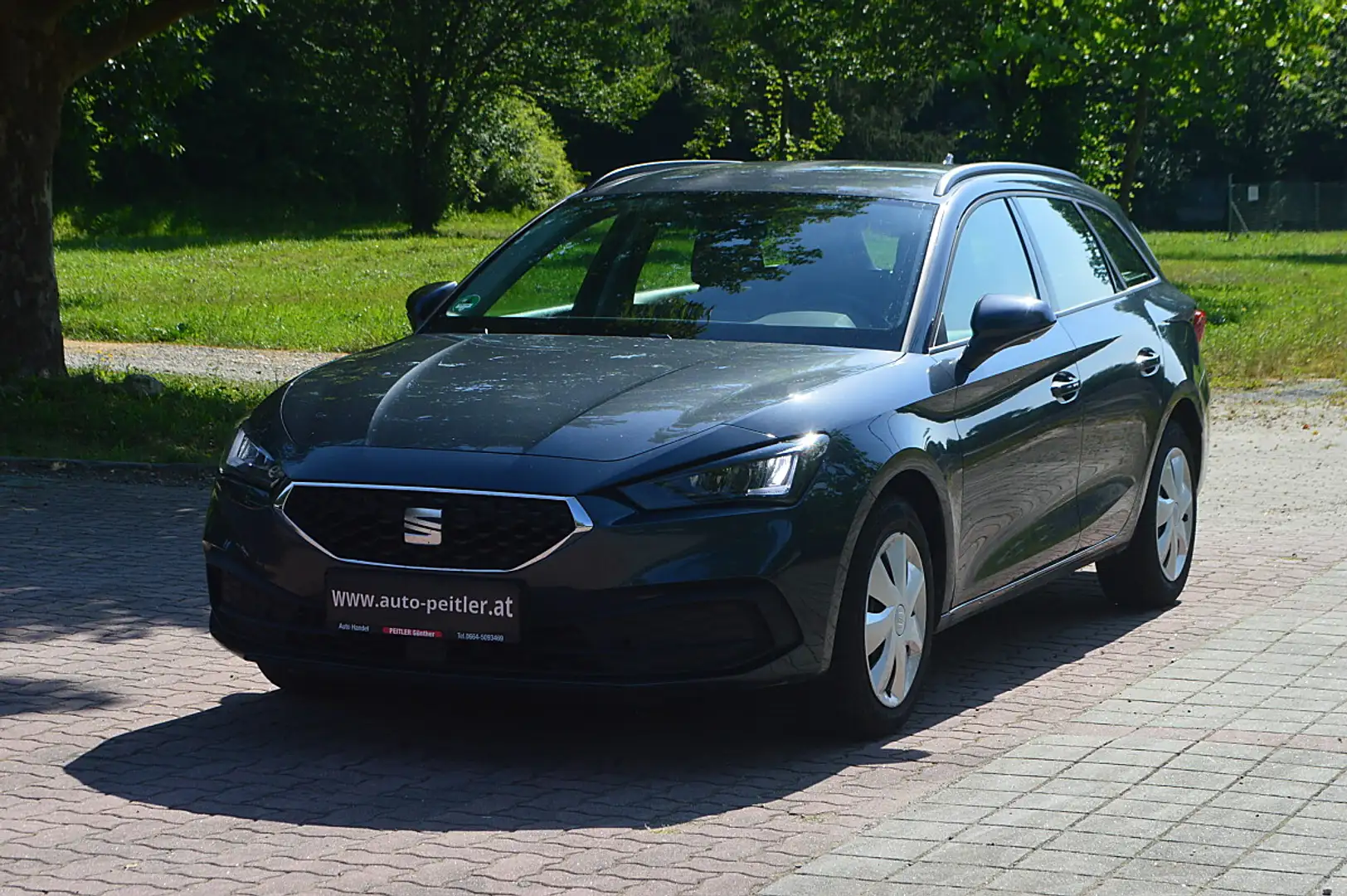 SEAT Leon SP 2,0 TDI+NAVI+SHZ+PDC+TEL Grau - 2