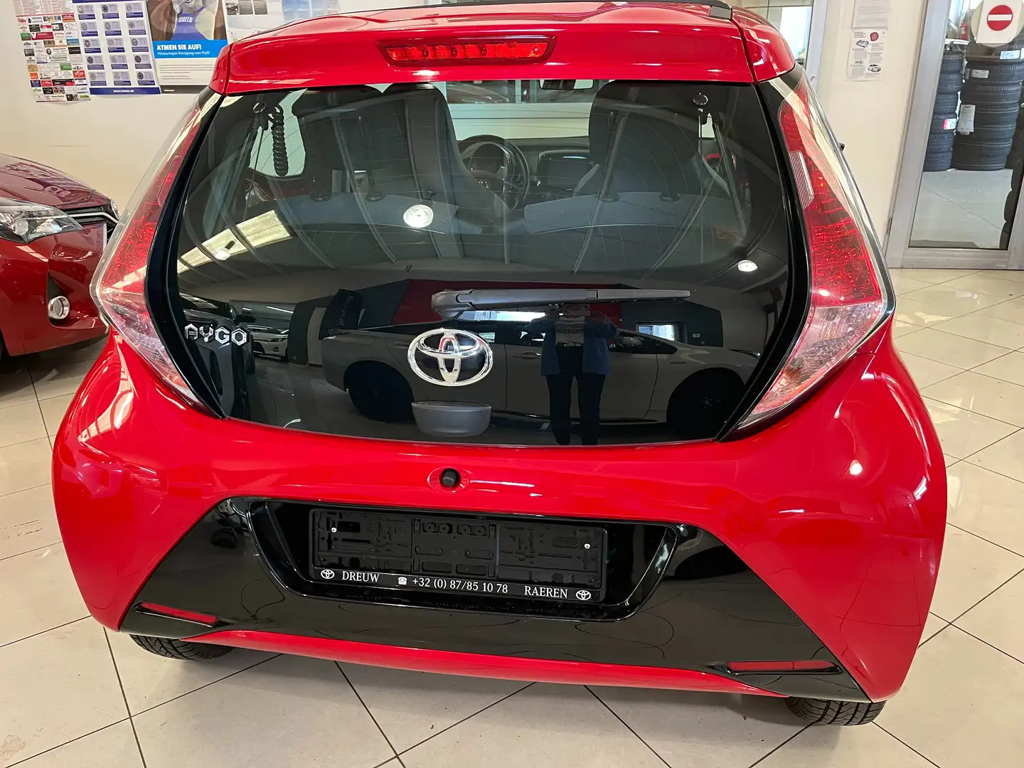 Toyota Aygo 1.0i VVT-i x-WAVE Rot - 2