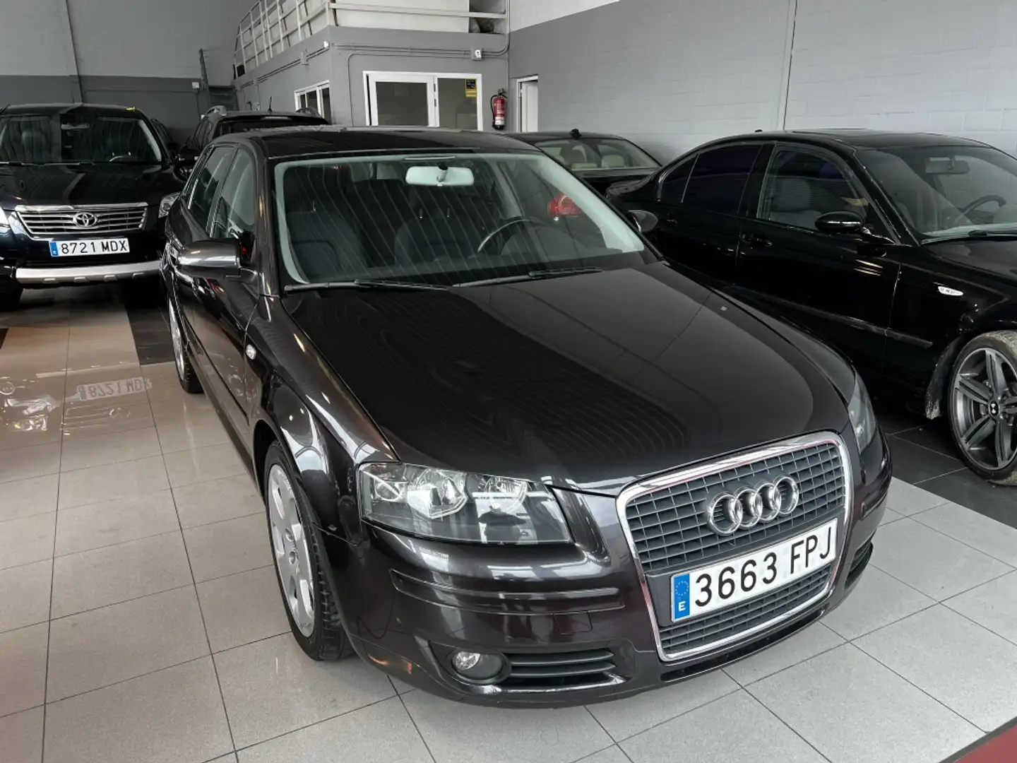 Audi A3 Sportback 2.0TDI Ambiente DPF Negro - 2