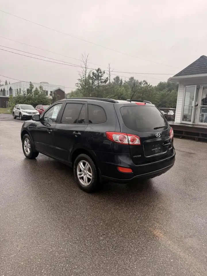 Hyundai SANTA FE photo Hyundai SANTA FE
