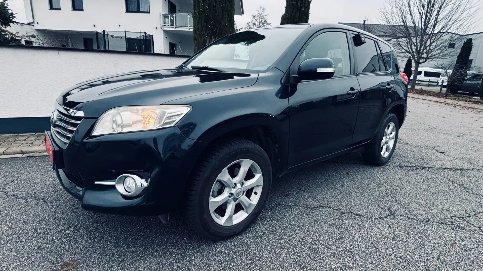Toyota RAV 4 Life Grau - 1