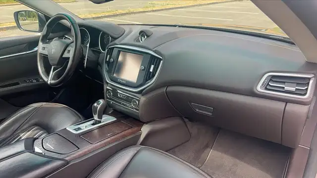 Maserati Ghibli view 10