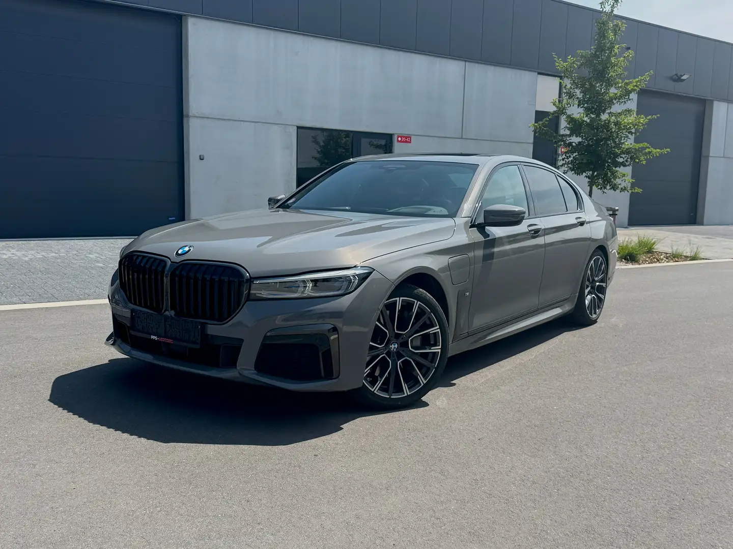 BMW 745 eAS | 360 | KEYLESS | LASER | LUCHTVERING | BTW Gris - 1