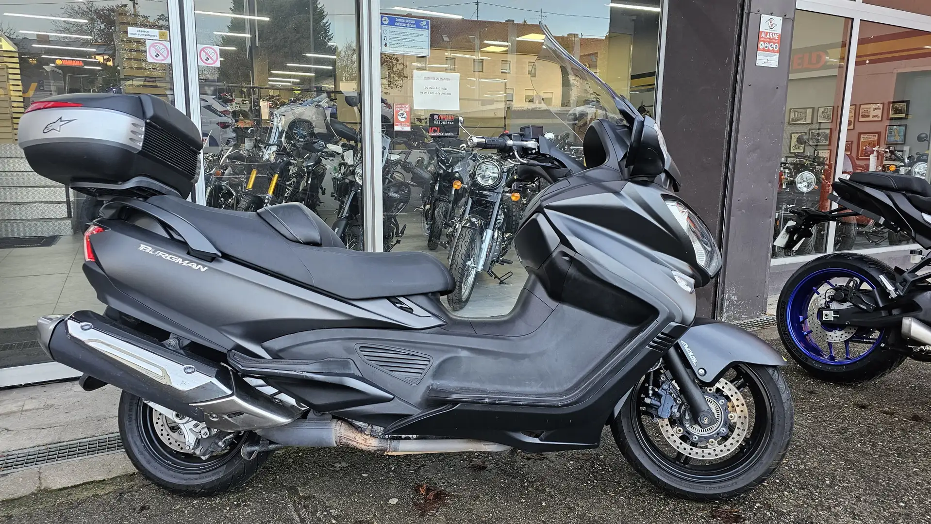 Suzuki Burgman 650 Negro - 1