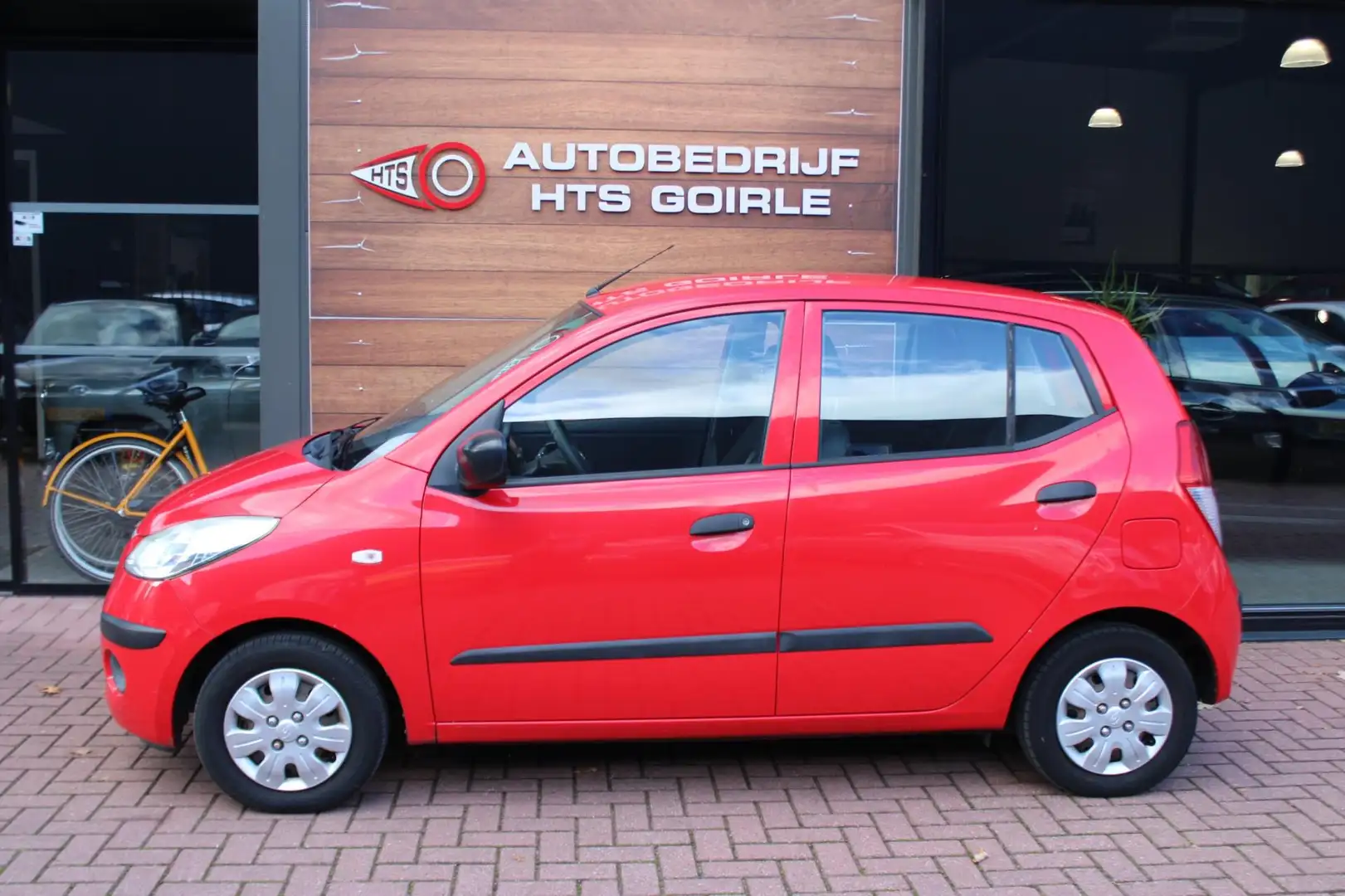 Hyundai i10 1.1 Pure Rood - 2