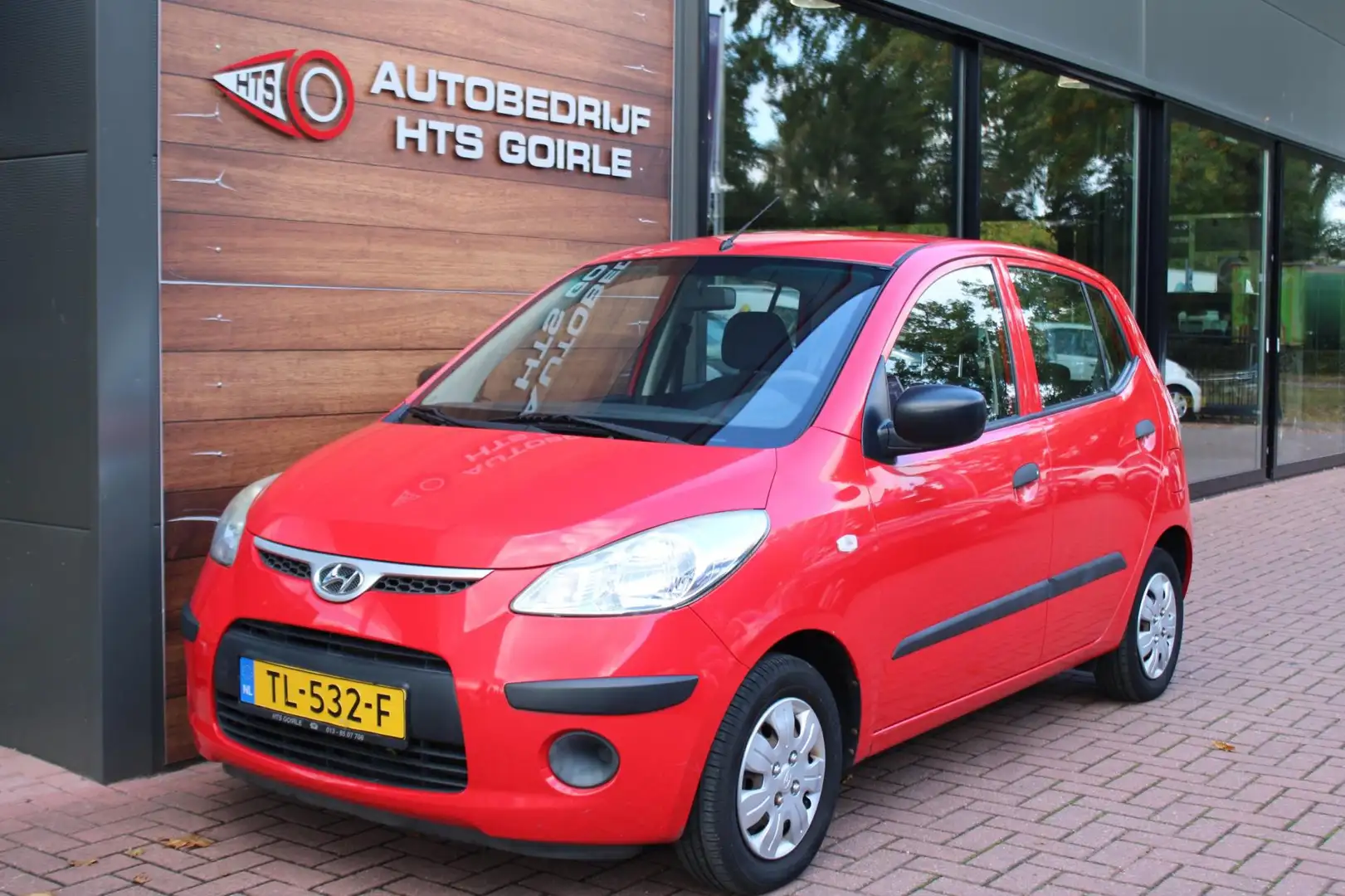 Hyundai i10 1.1 Pure Rood - 1
