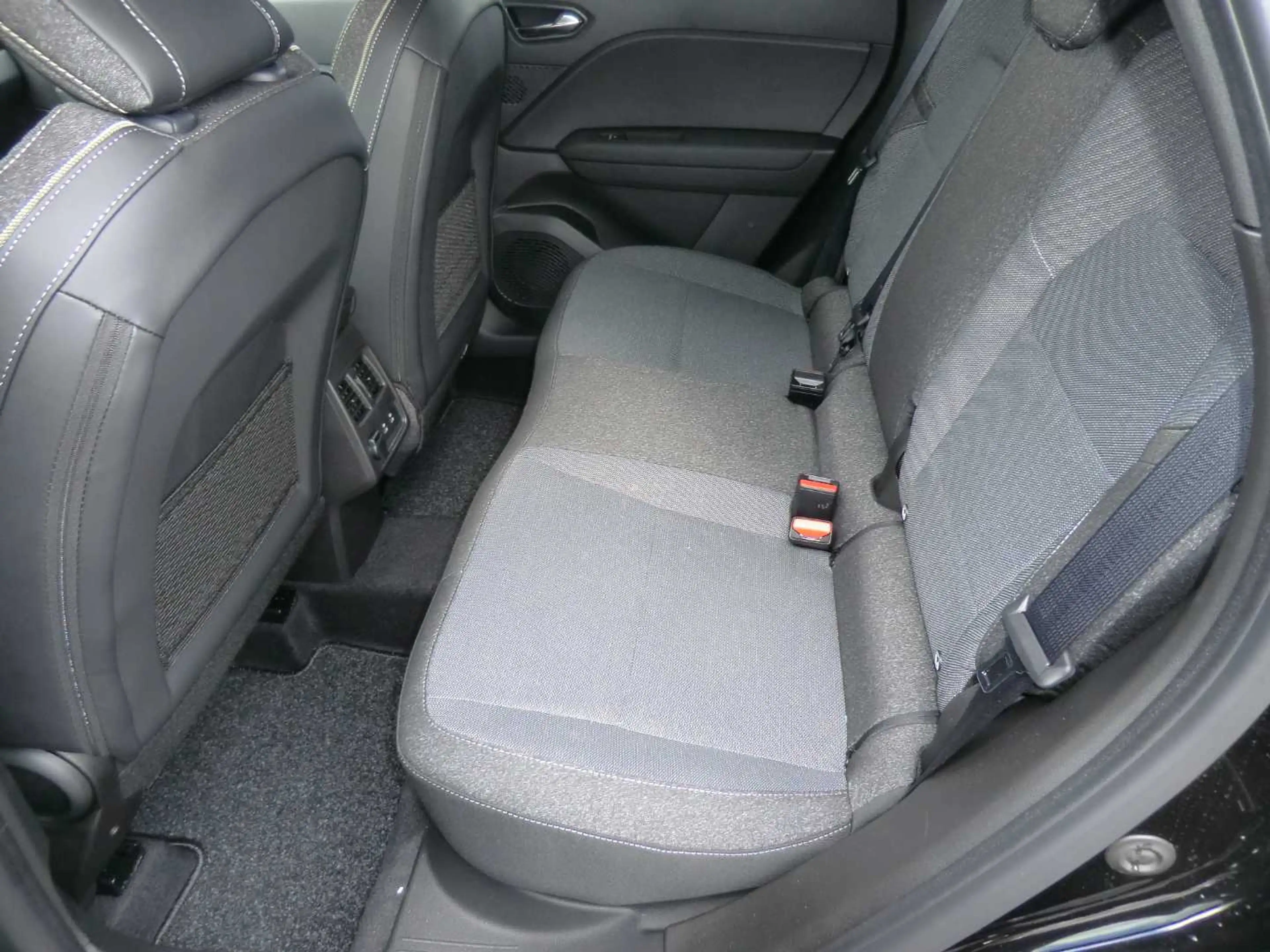 Mitsubishi Grandis Intro Edition 1.8 Hybrid — photo 13