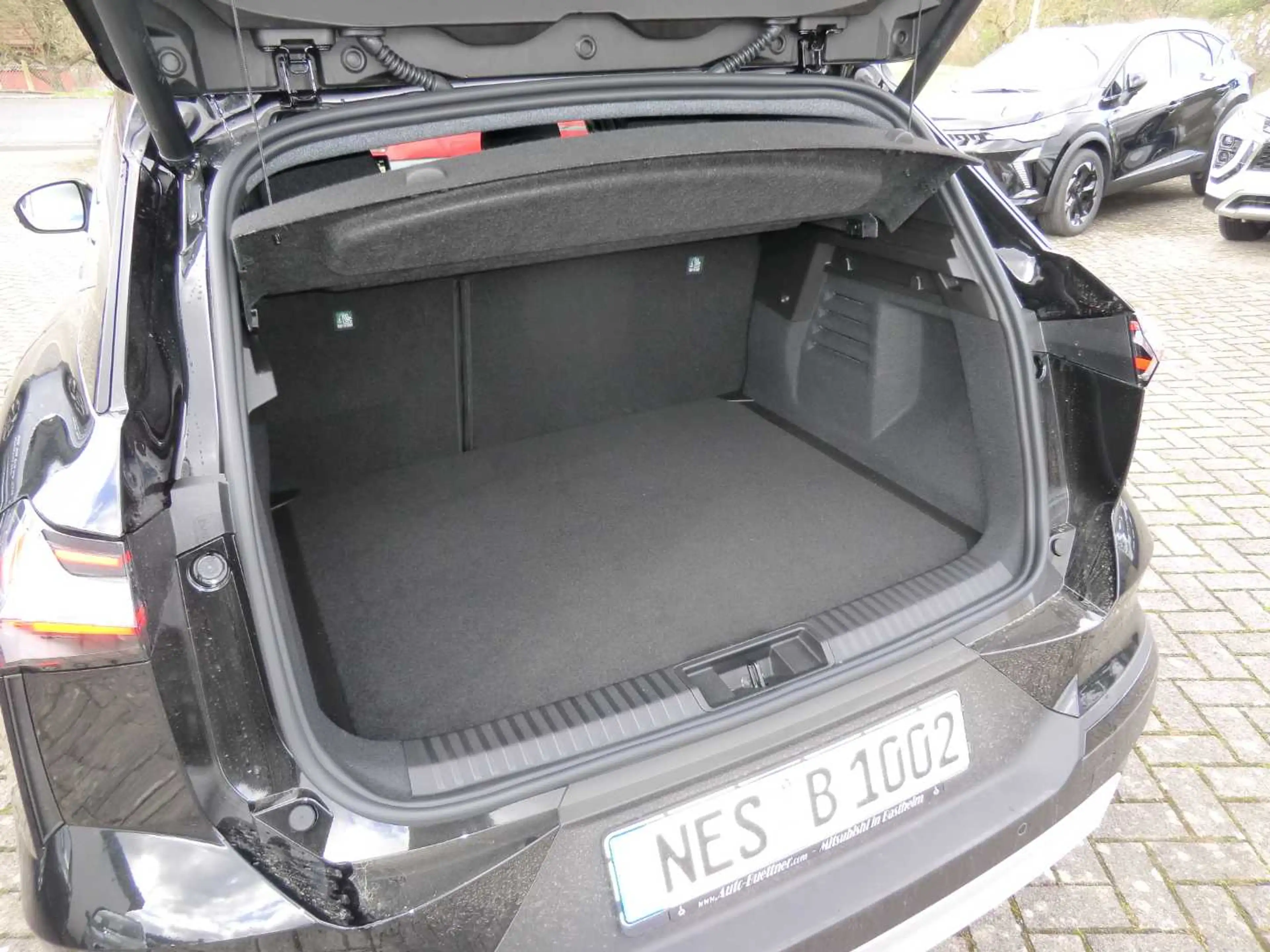 Mitsubishi Grandis Intro Edition 1.8 Hybrid — photo 14