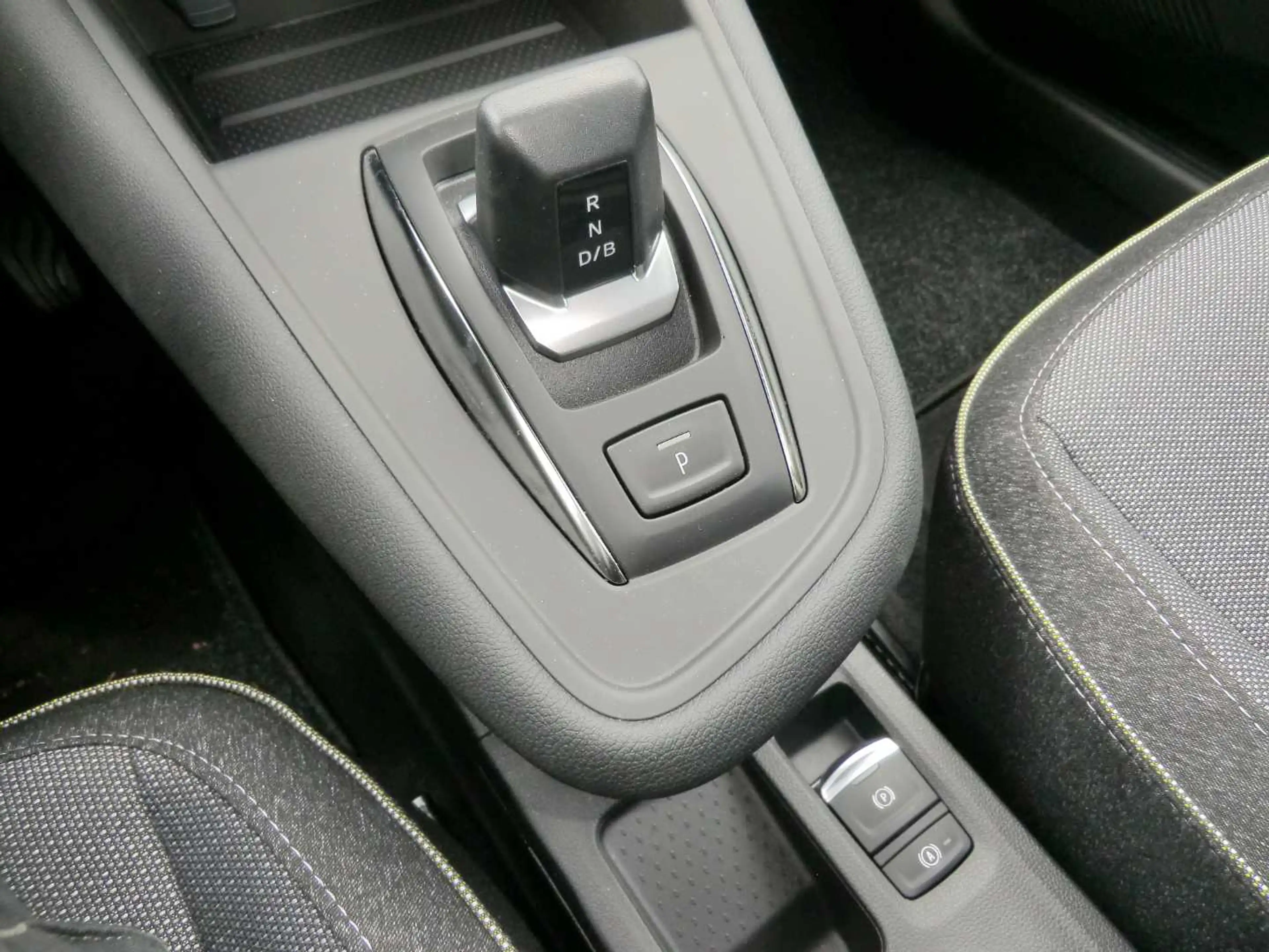 Mitsubishi Grandis Intro Edition 1.8 Hybrid — photo 12