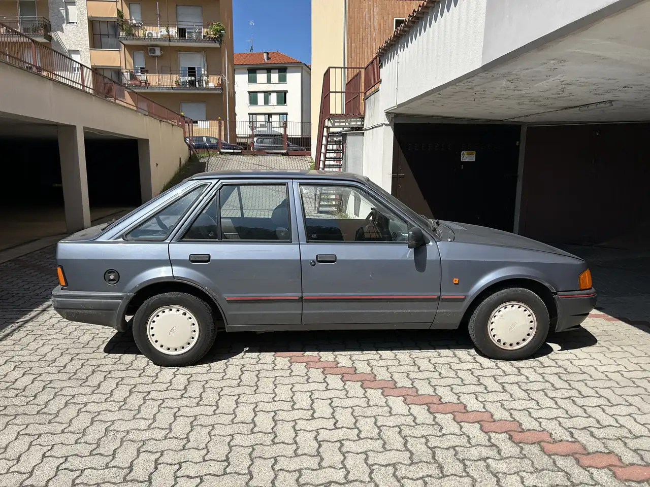 Ford Escort 5p 1.1 CL, foto 2