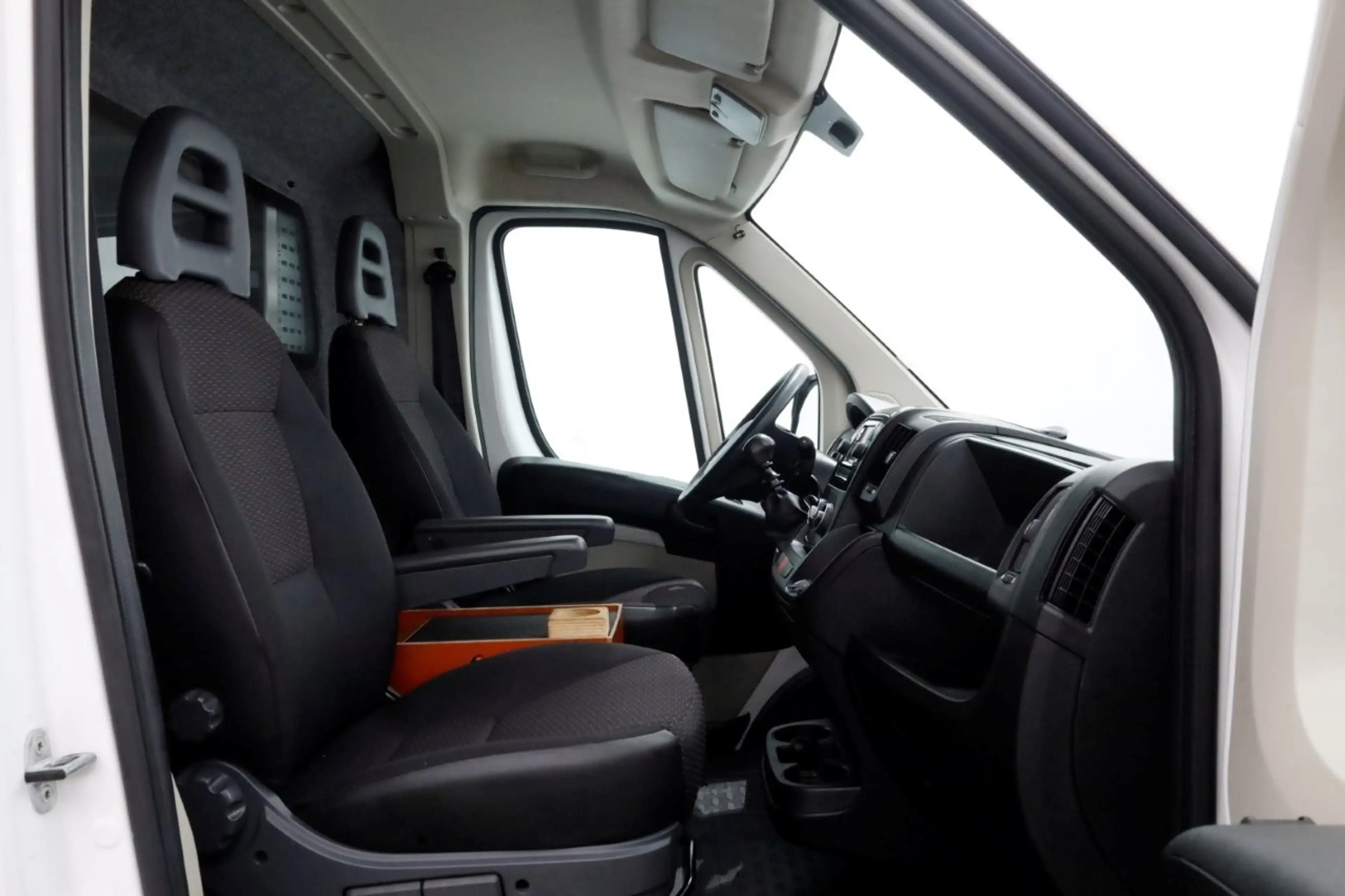 Peugeot Boxer 2.0 BlueHDI 130pk E6 L1H2 Premium Navi/Camera/Inri — photo 3