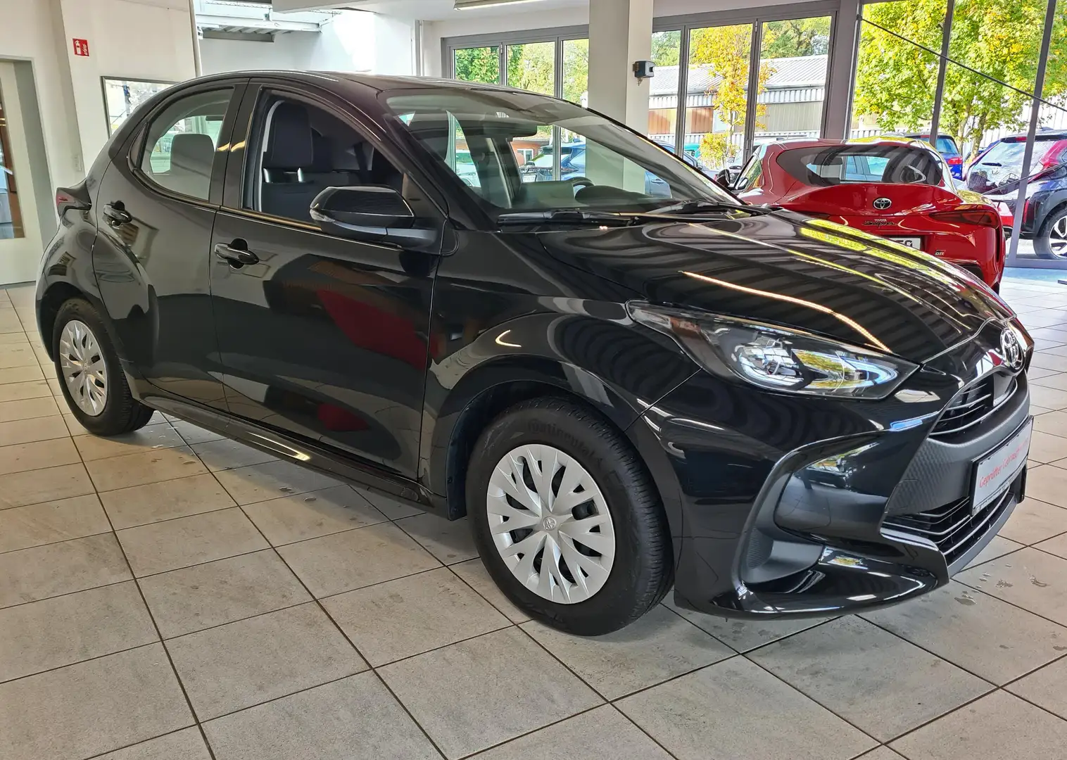 Toyota Yaris Yaris 5-Türer 1.0 VVT-i Comfort Schwarz - 2