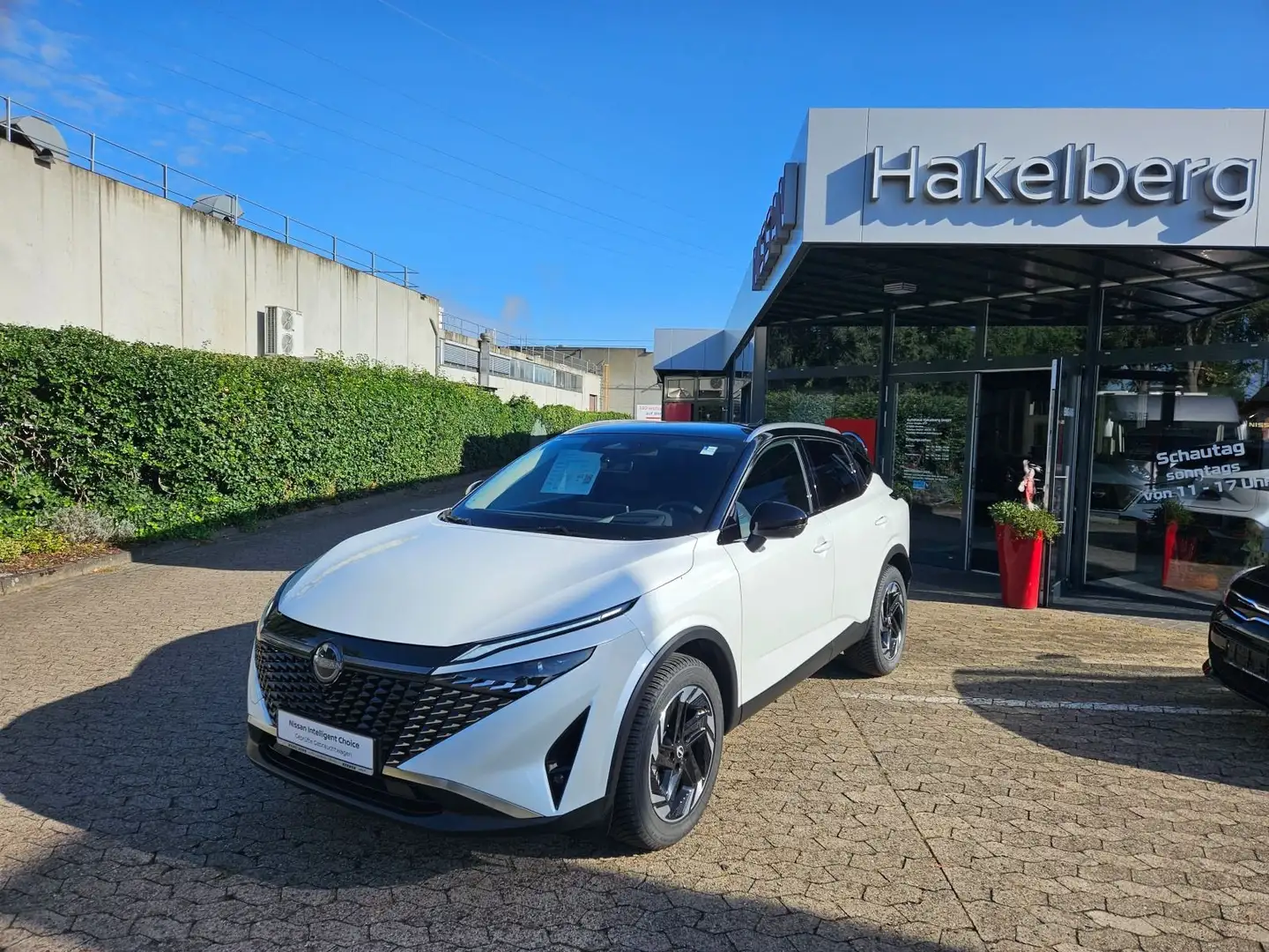 Nissan Qashqai 1.3 DIG-T N-Connecta / Komfort / Panoram Schwarz - 2