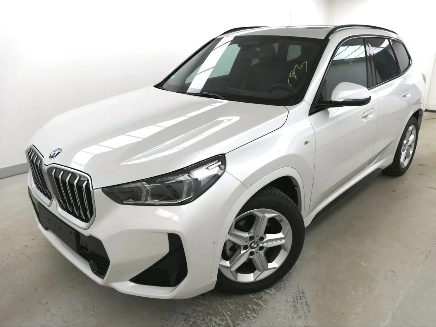 BMW X1 18 i sDrive M Sport Pano Driv.Plus ACC Sound Weiß - 1