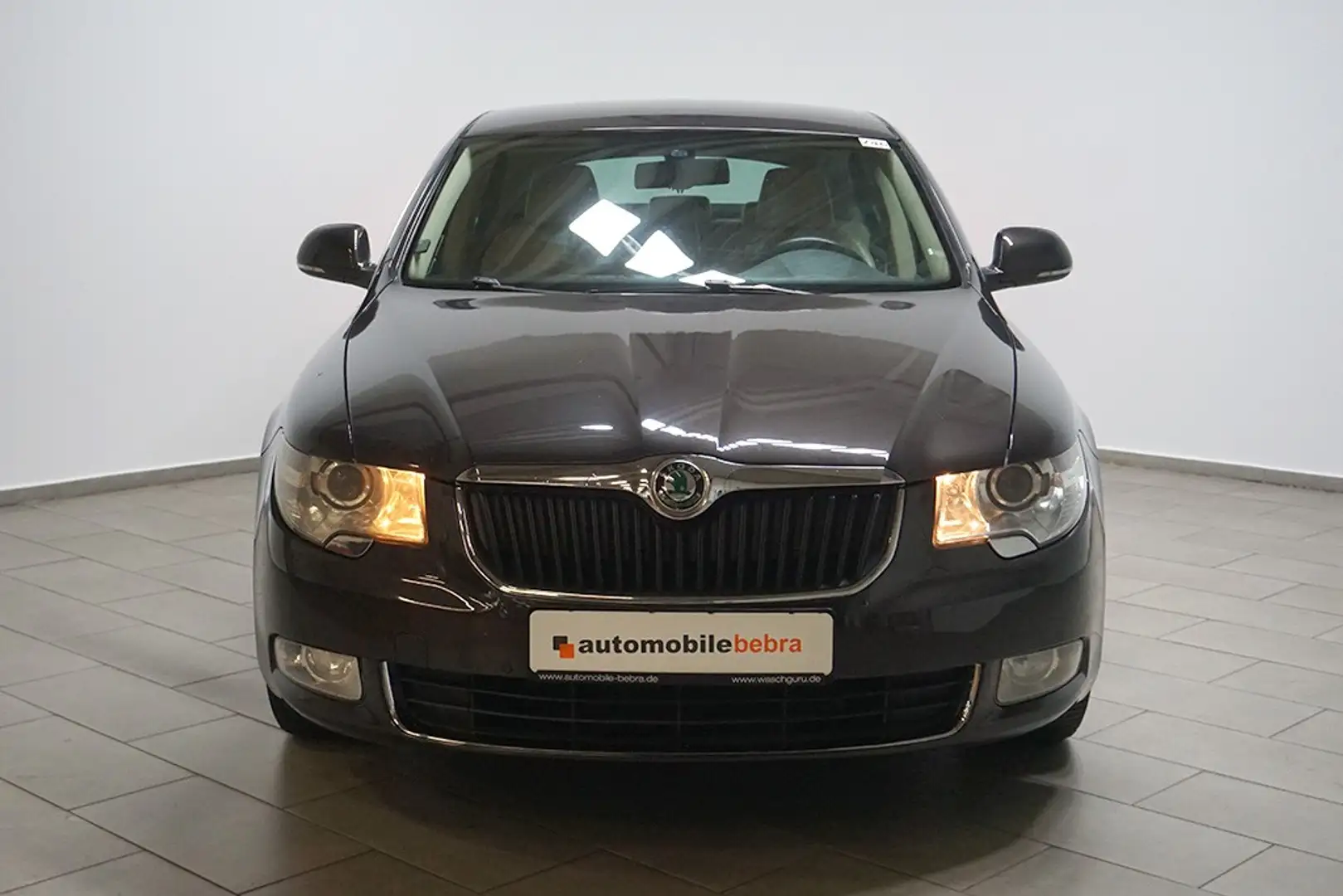 Skoda Superb 2.0TDI Elegance Xenon ALU 17 AHK Navi Braun - 2