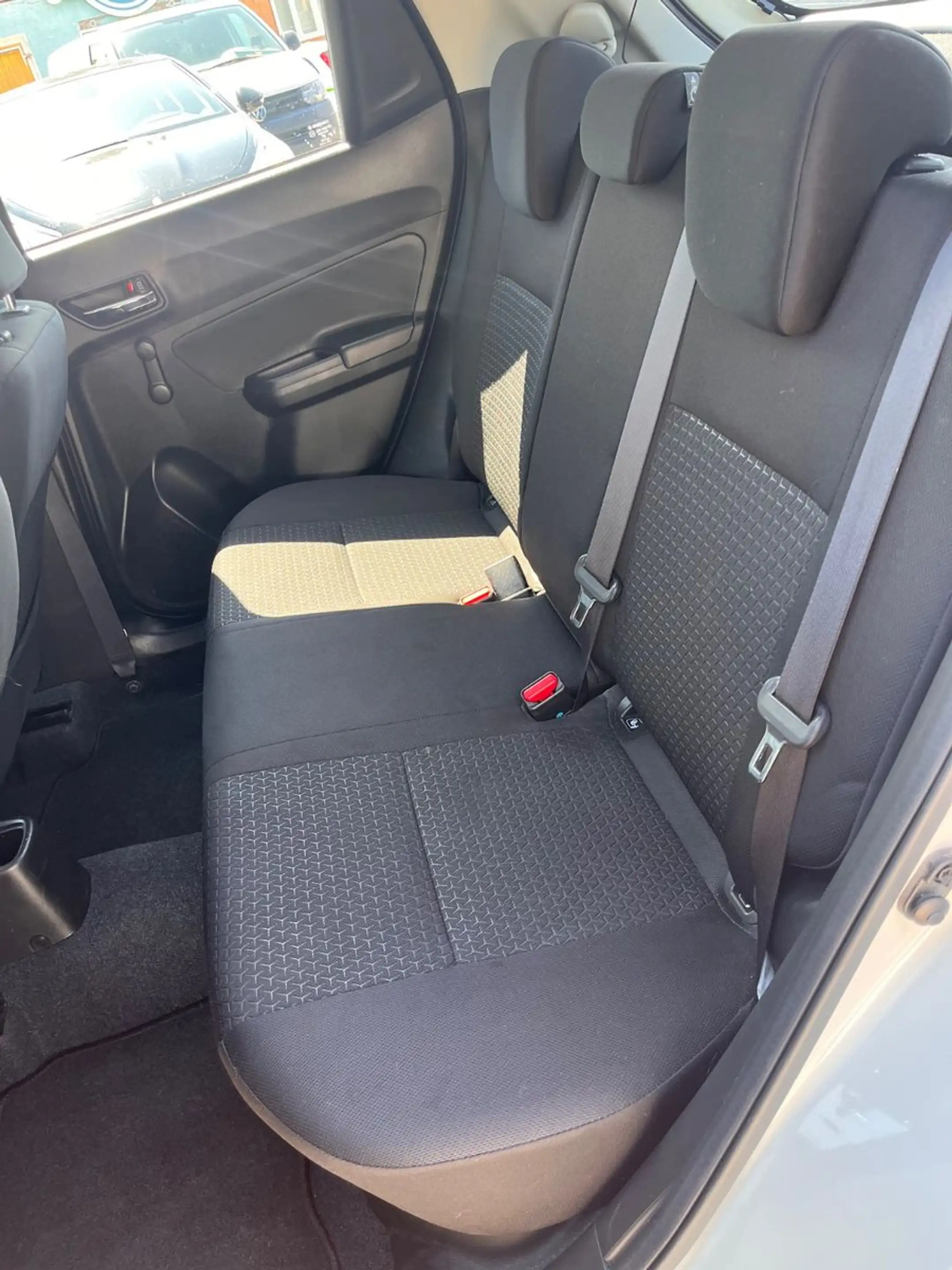 Suzuki Swift Comfort Klima 90PS TÜV neu — photo 14