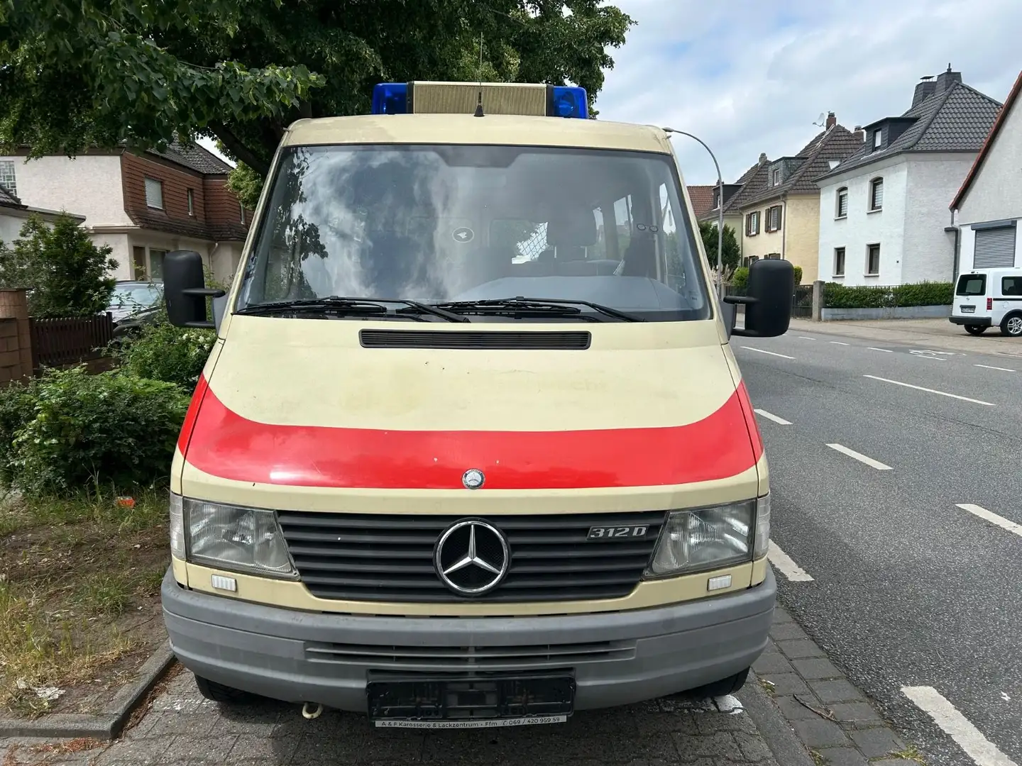 Mercedes-Benz Sprinter 312D*DRK*TOP ZUSTAND*8-SITZER*2.HD*AHK* Жовтий - 2