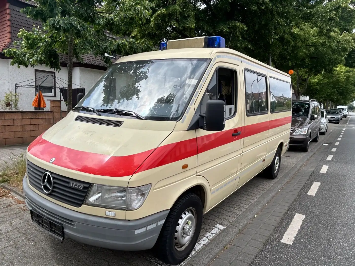 Mercedes-Benz Sprinter 312D*DRK*TOP ZUSTAND*8-SITZER*2.HD*AHK* Жовтий - 1