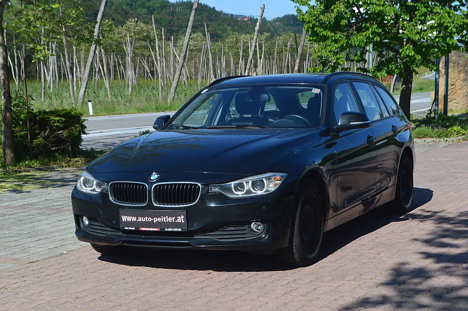BMW 318 d Touring+NAVI+Panoramadach+SHZ+ Schwarz - 2