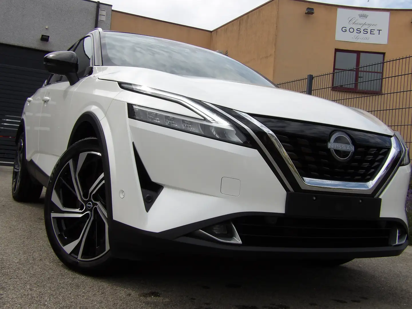 Nissan Qashqai Qashqai 1.5 VC-T e-Power Tekna+Two Tone Wit - 2