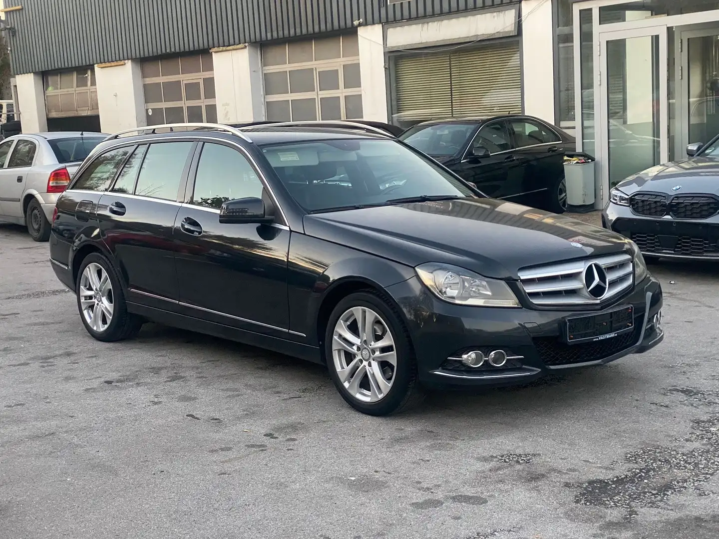 Mercedes-Benz C 180 C 180 T (BlueEFFICIENCY) 7G-TRONIC Elegance Schwarz - 1