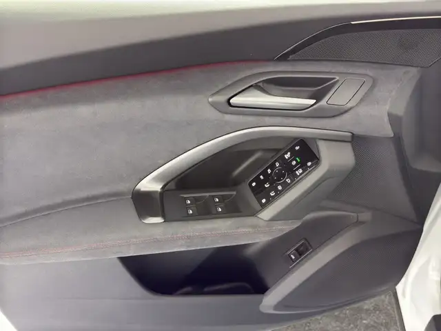 Audi Q5 view 13