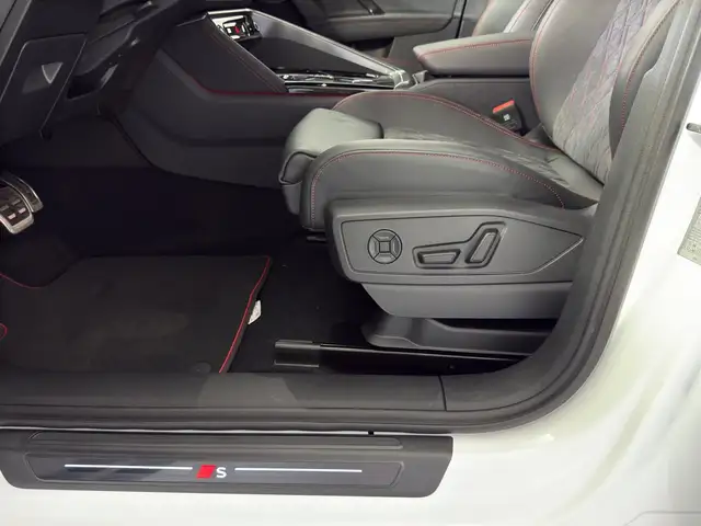 Audi Q5 view 14