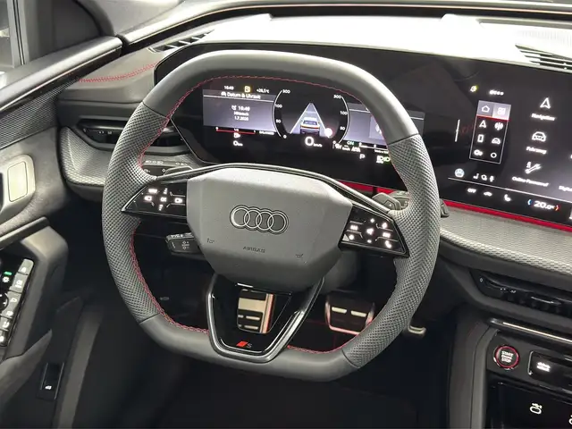 Audi Q5 view 8