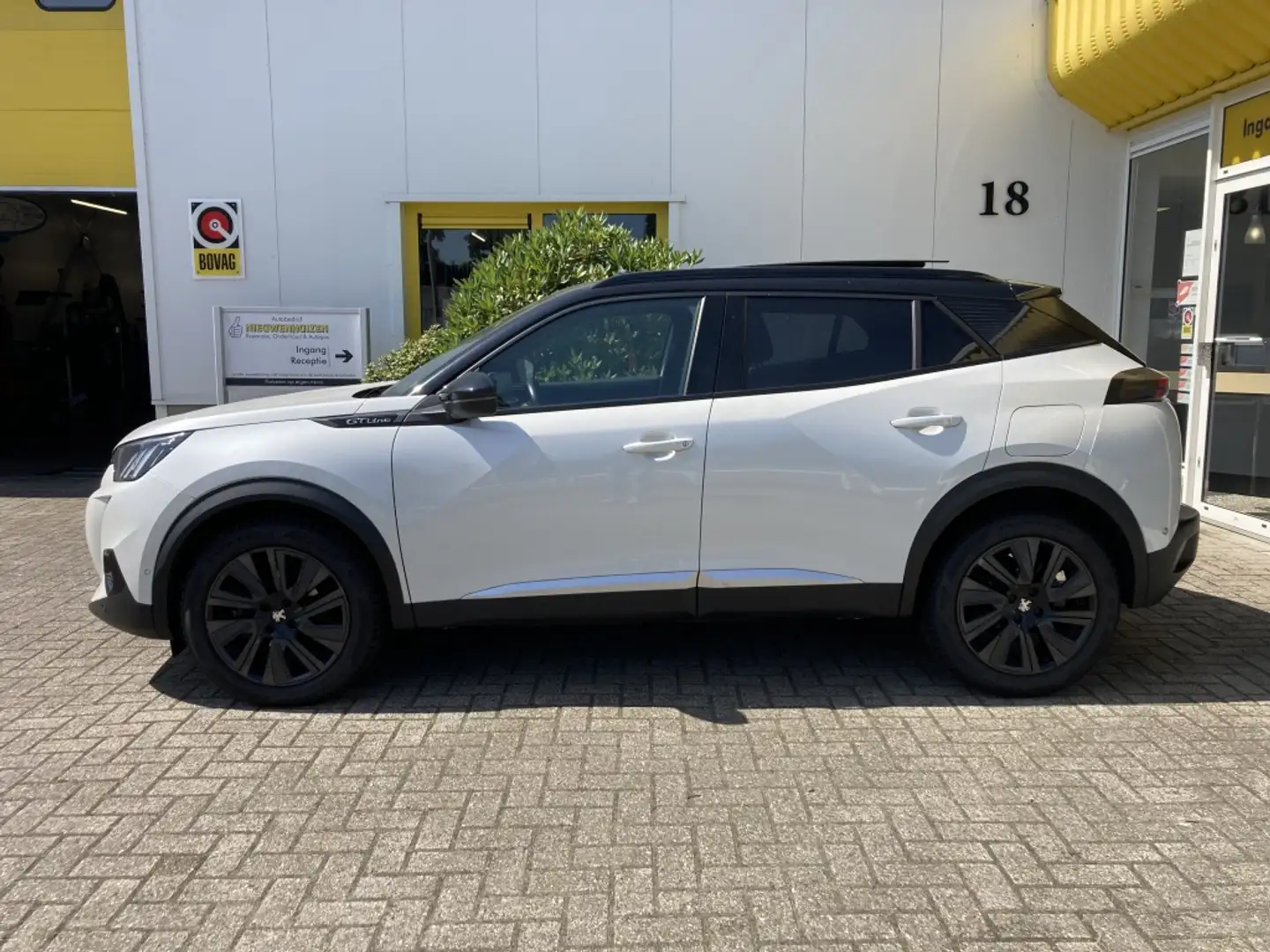 Peugeot 2008 1.2 PureTech GT-Line Automaat Panoramadak Wit - 2