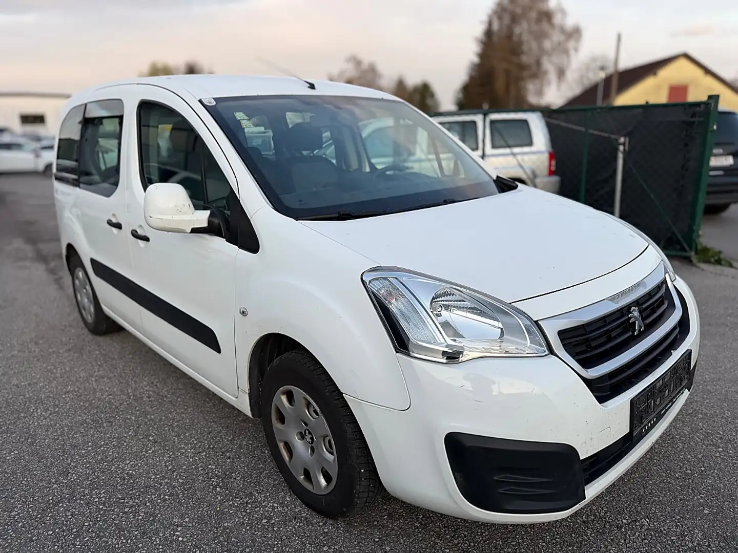 Peugeot Partner Weiß - 2