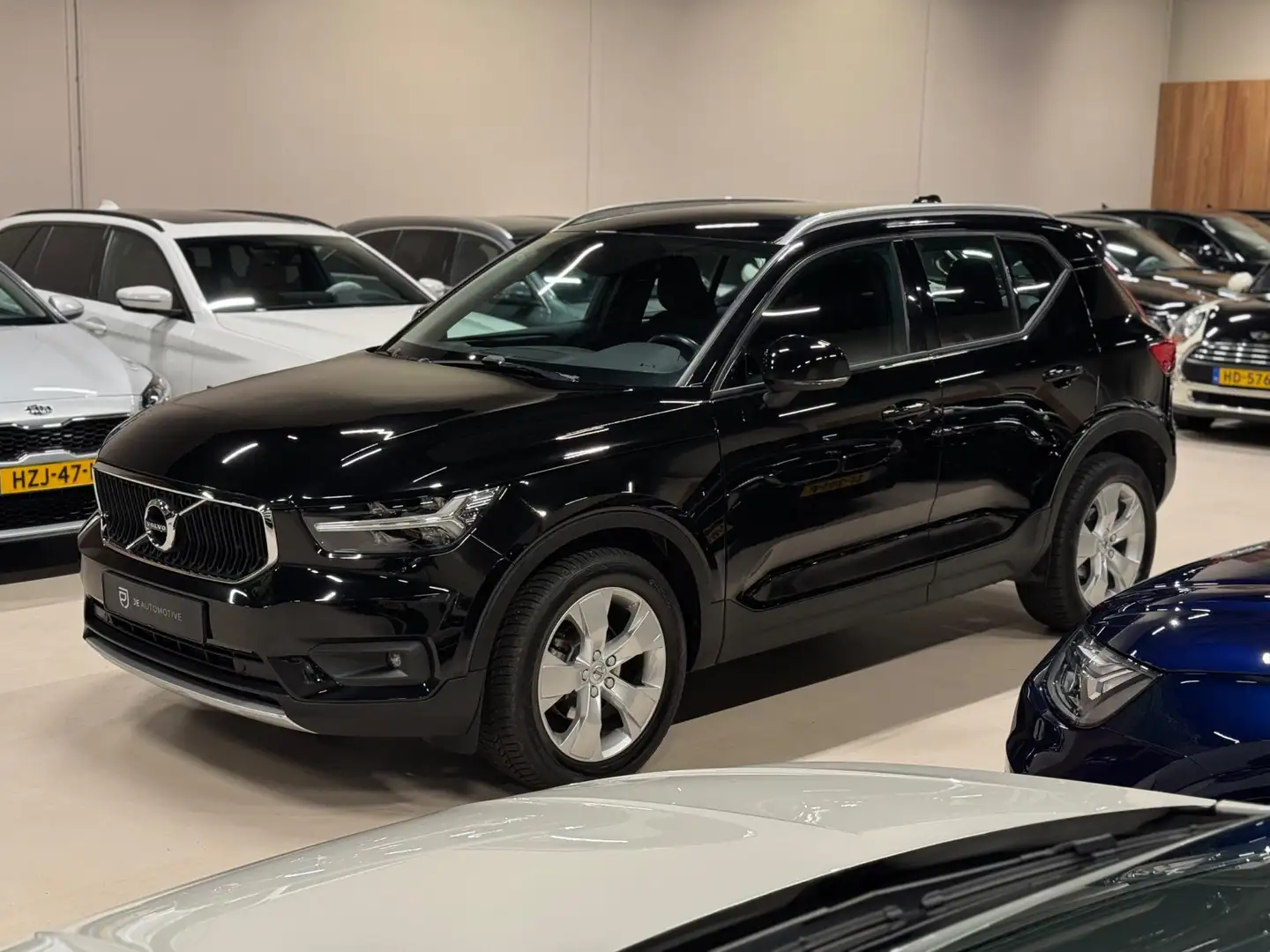 Volvo XC40 1.5 T3 163PK Momentum, Cruise, PDC, Clima, Voll Le Zwart - 1