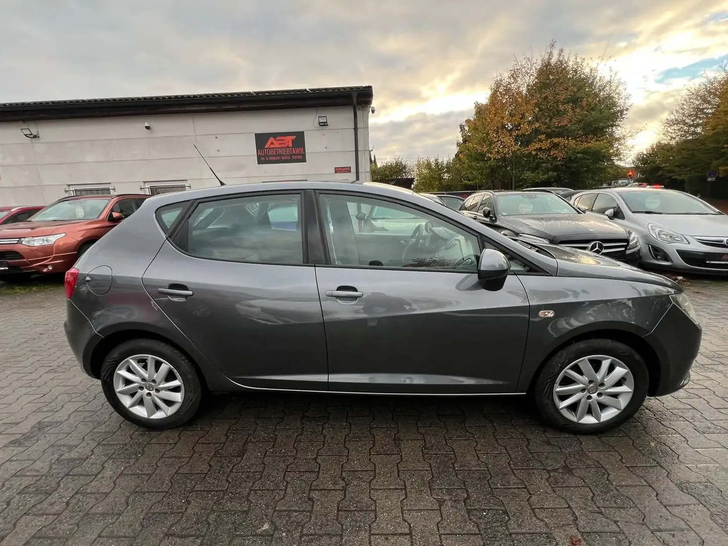 SEAT Ibiza 1.4, TÜV NEU, Navi, Klima, ZR-2023, 2.Hand Grau - 2